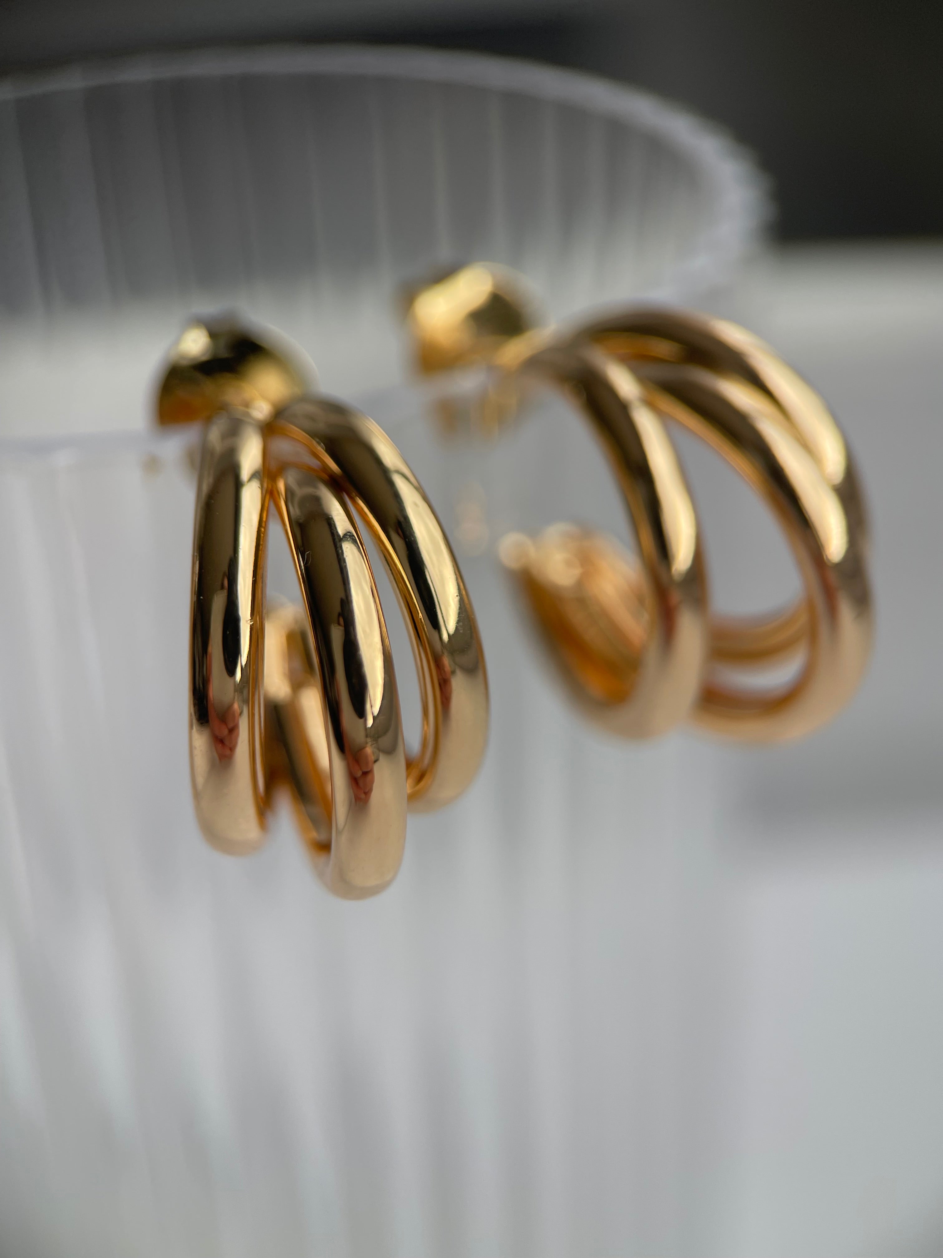 Brinco argola tripla pequena