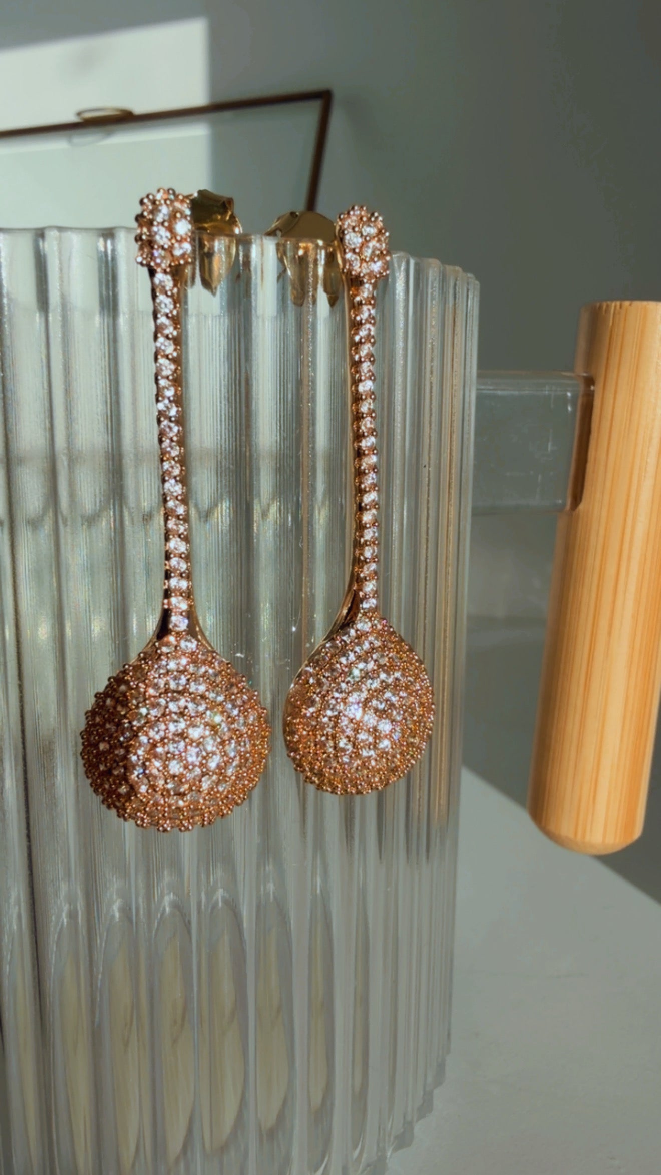 Brinco pingo cravejado