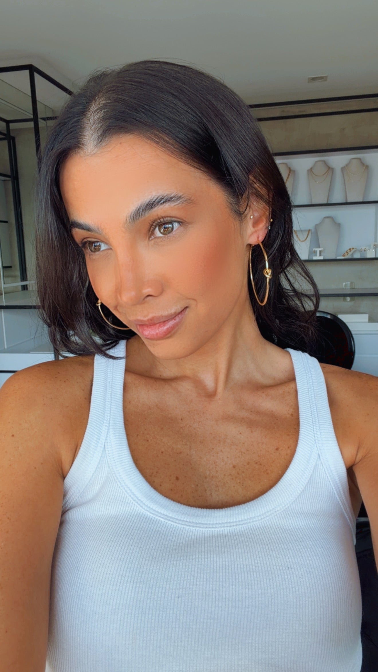 Brinco argola grande lisa nó