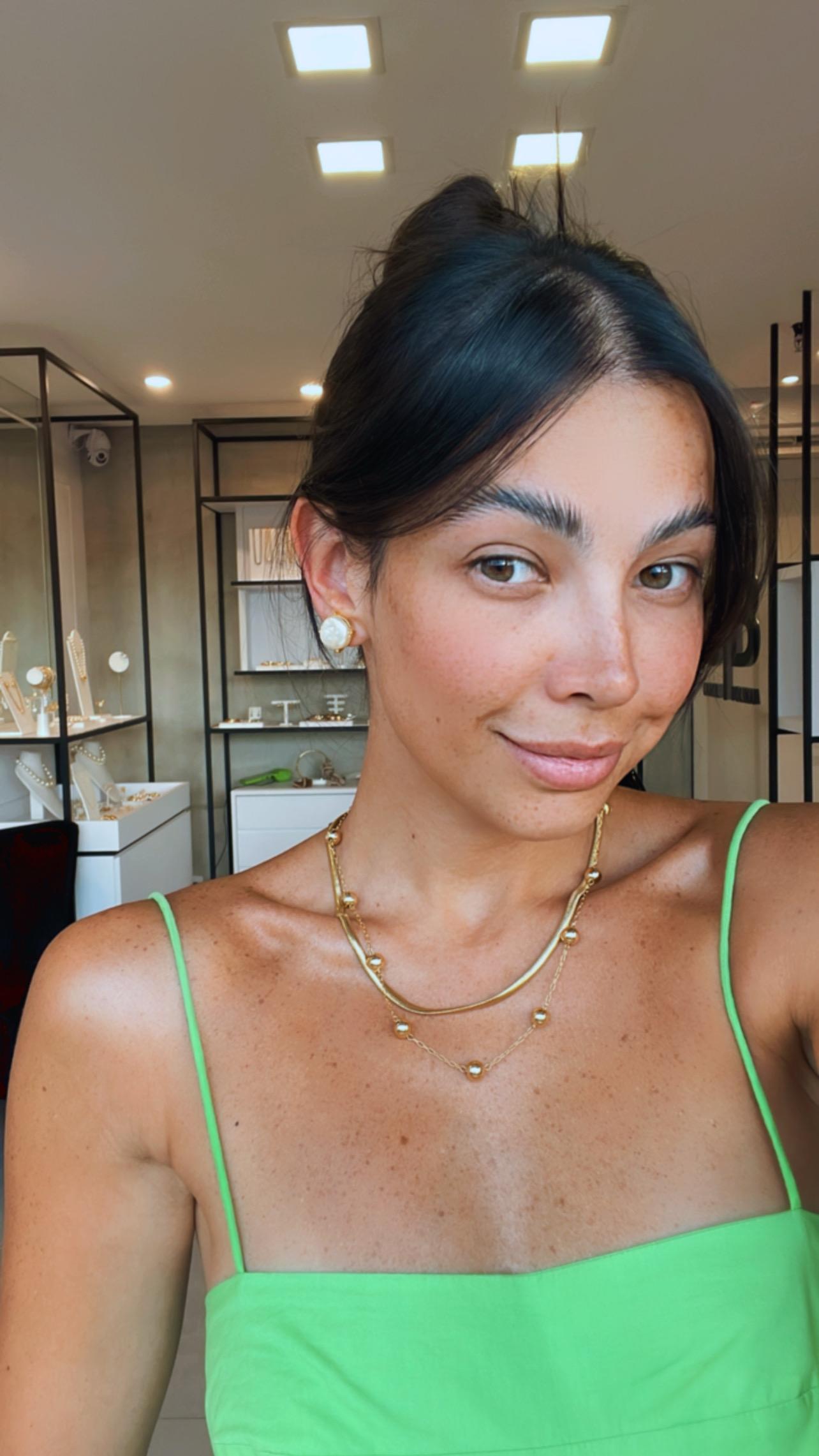 Brinco pastilha base pérola