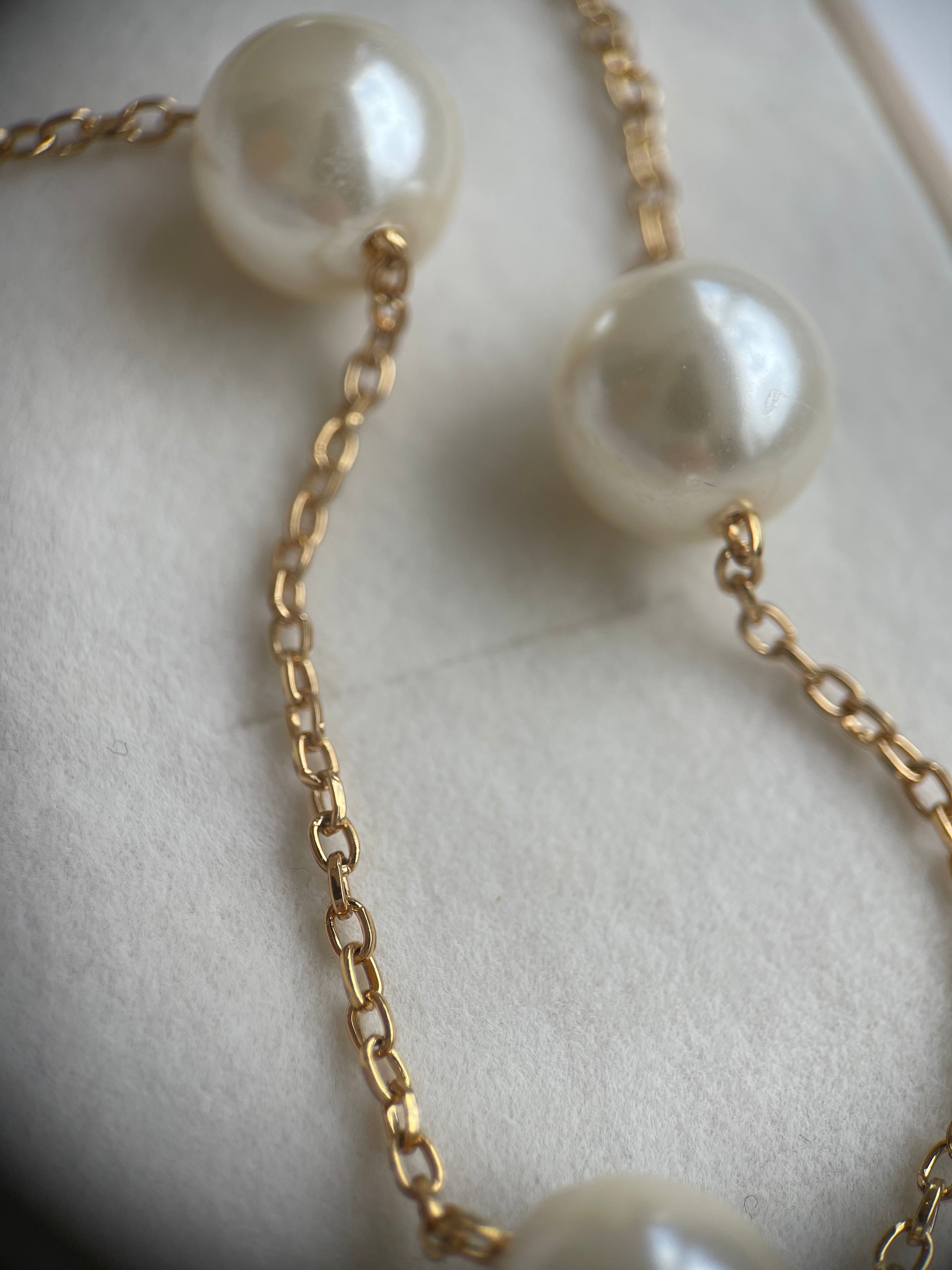 Colar longo com pérolas