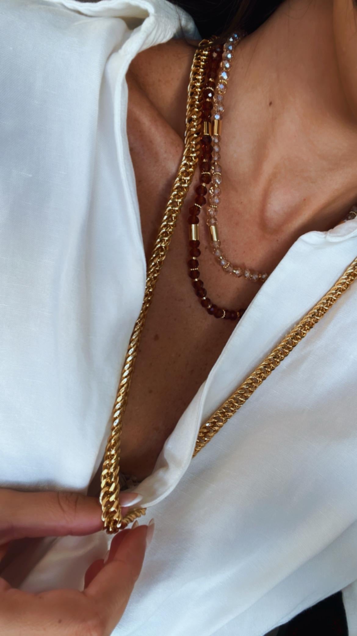 Colar longo entrelaçado