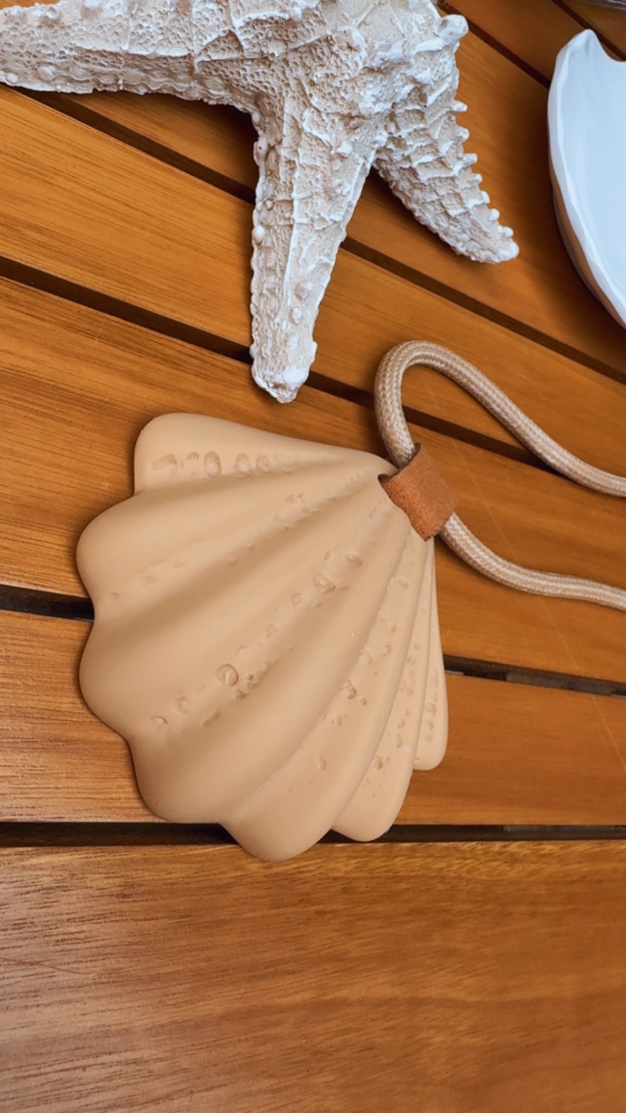 Colar cordão concha areia