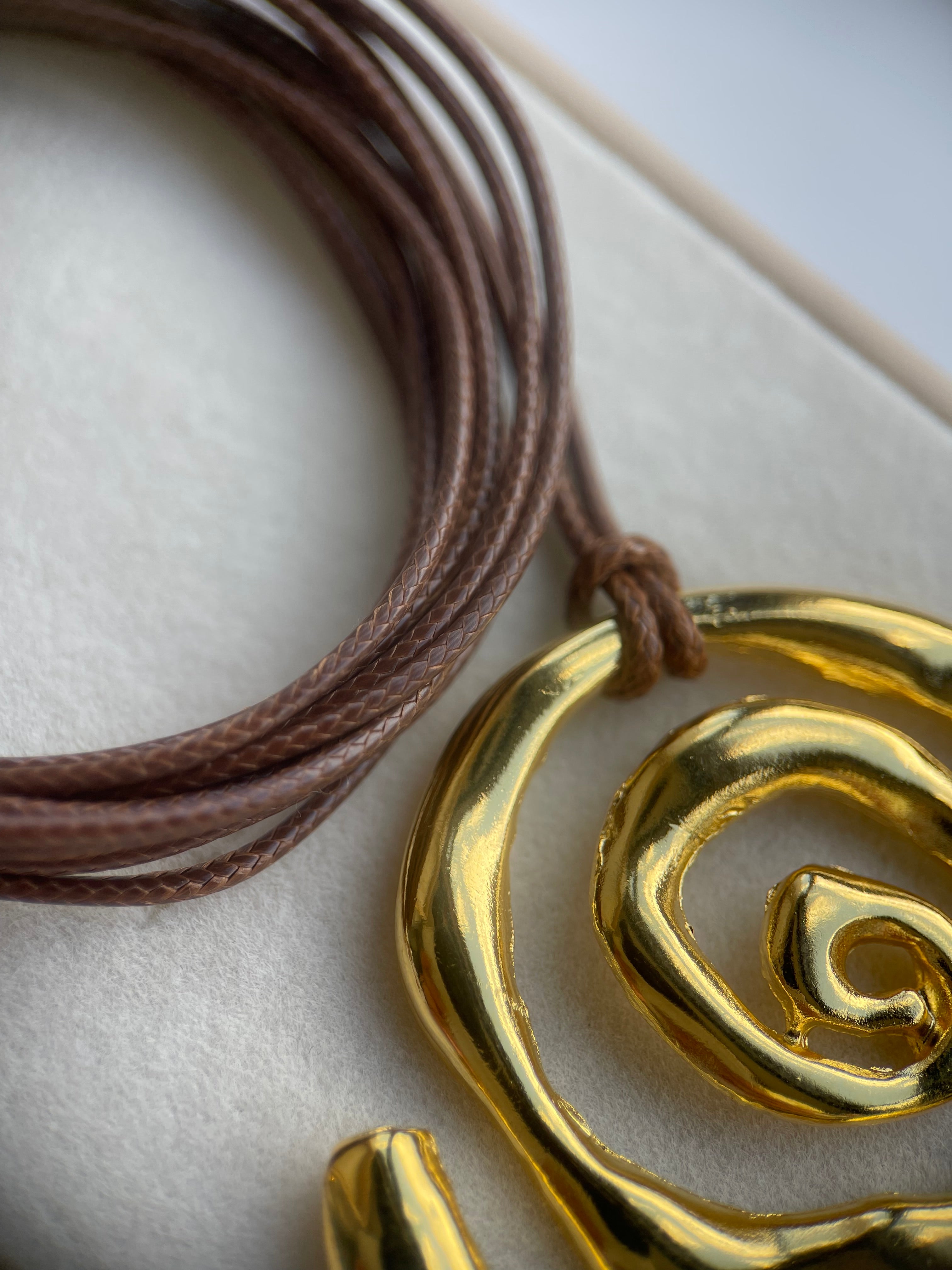 Colar cordão espiral