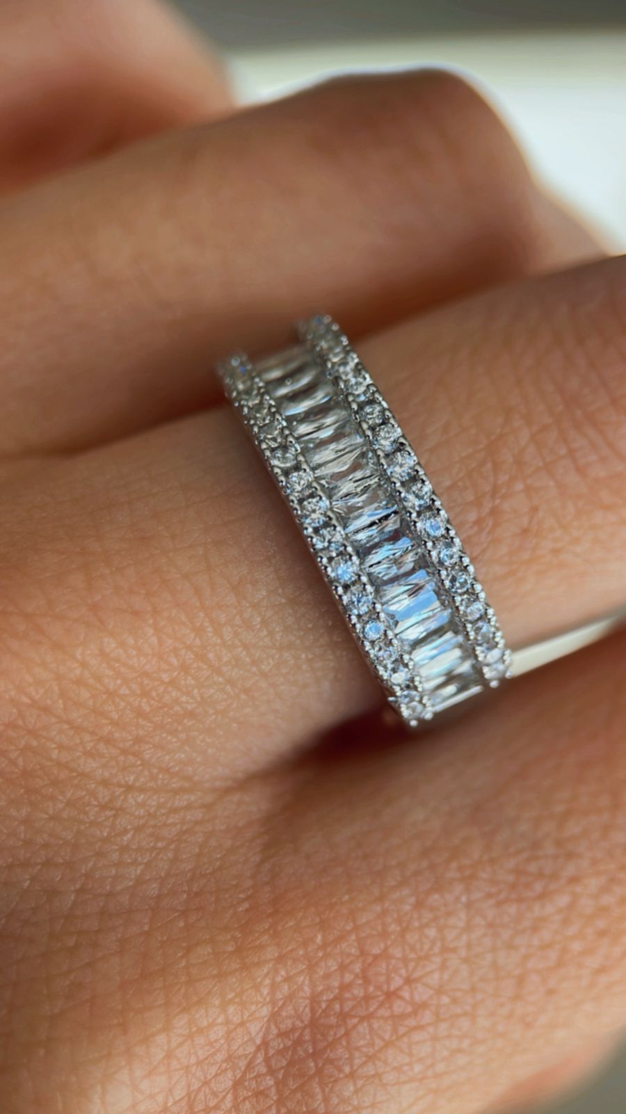 Anel baguete cravejado níquel