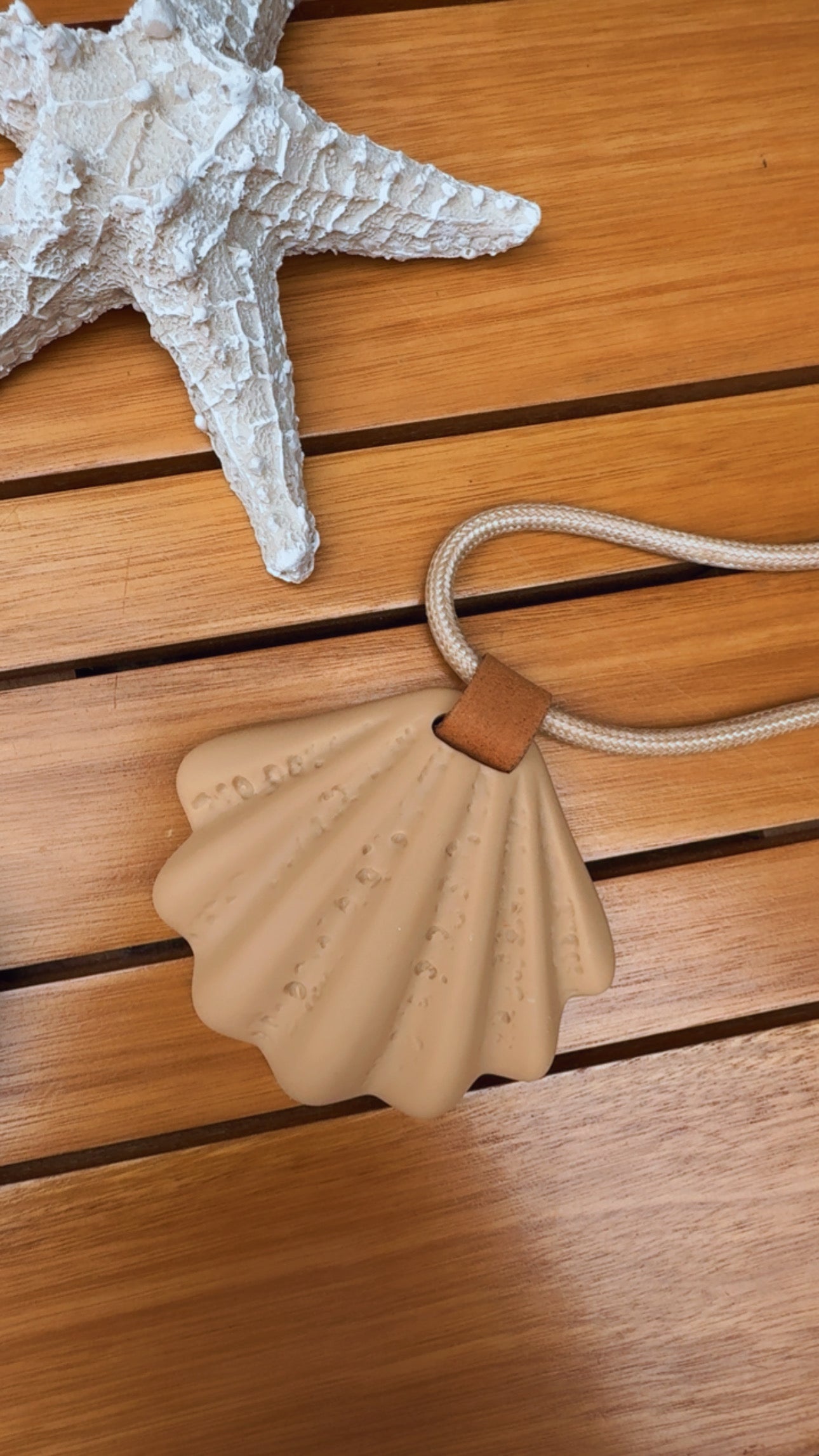 Colar cordão concha areia