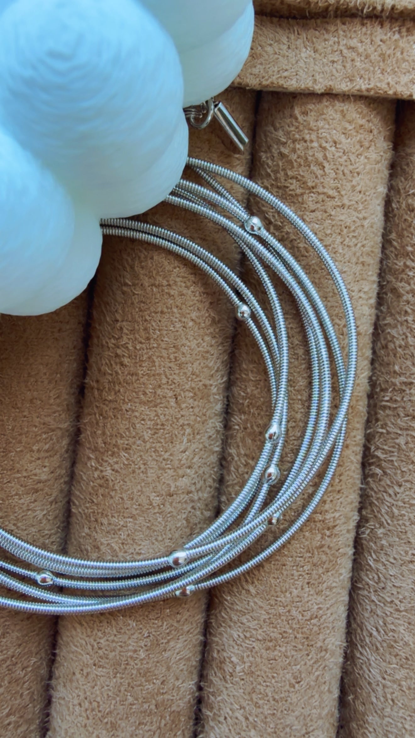 Pulseira string bolinhas ródio branco
