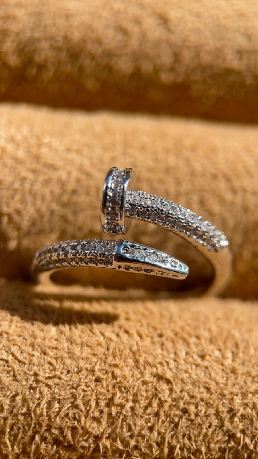 Anel prego cravejado