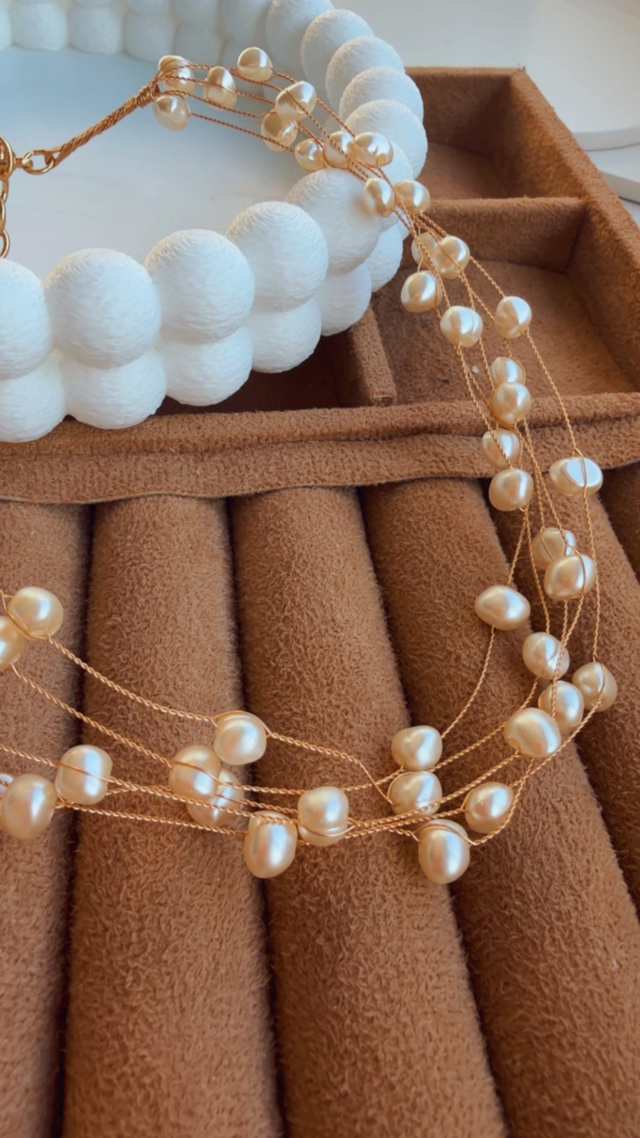 Colar pérolas flutuantes