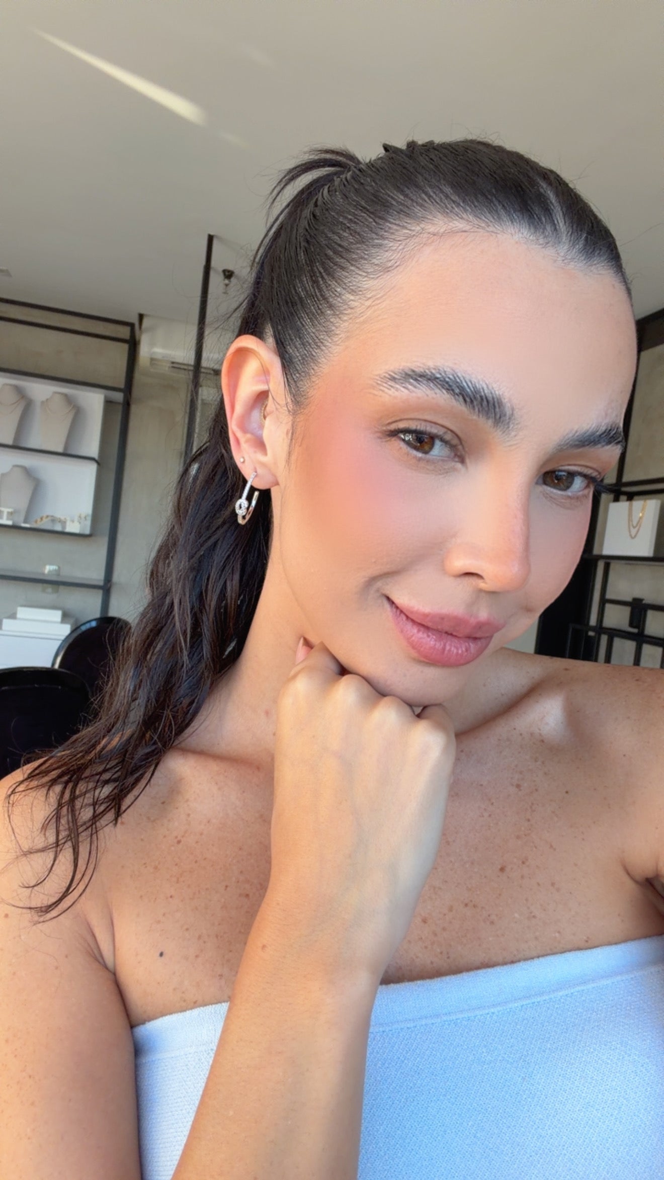 Brinco argola M nó cravejado niquel