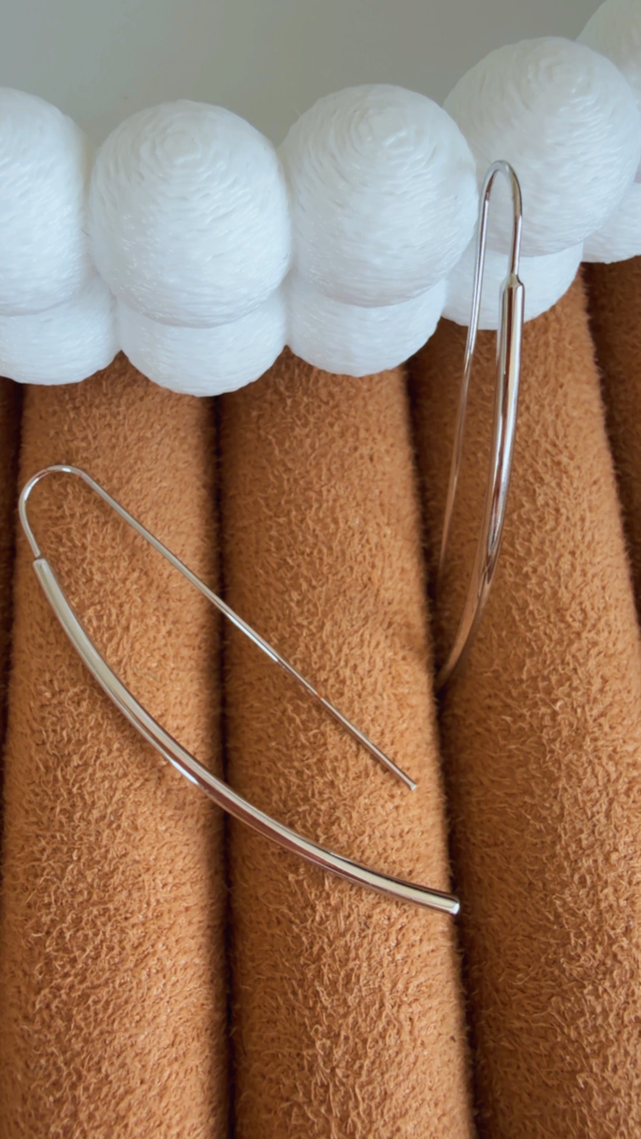 Brinco tubo linear ródio