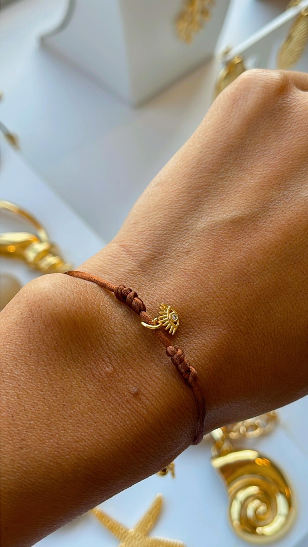 Pulseira nó fio de seda marrom