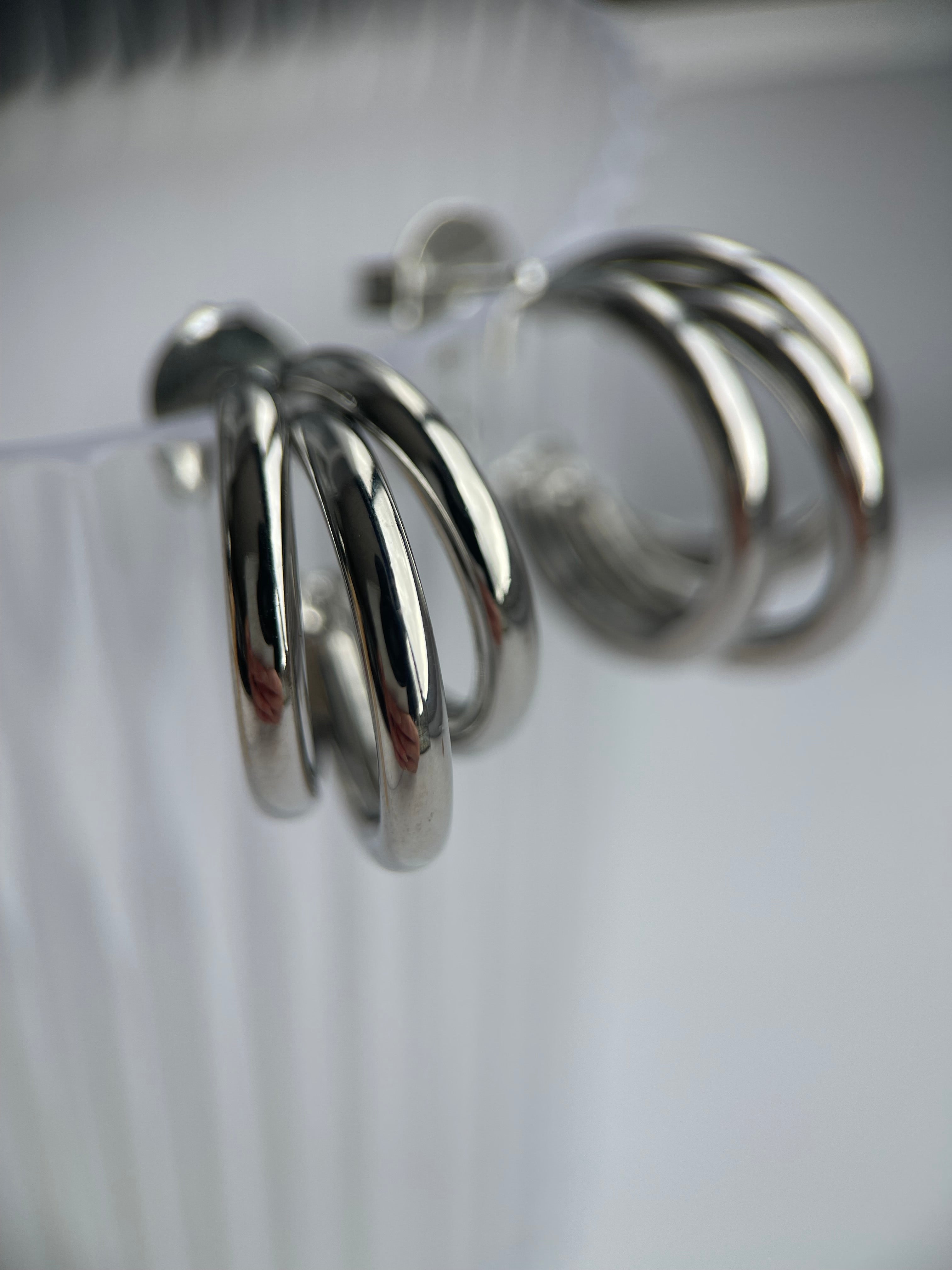 Brinco argola tripla pequena níquel