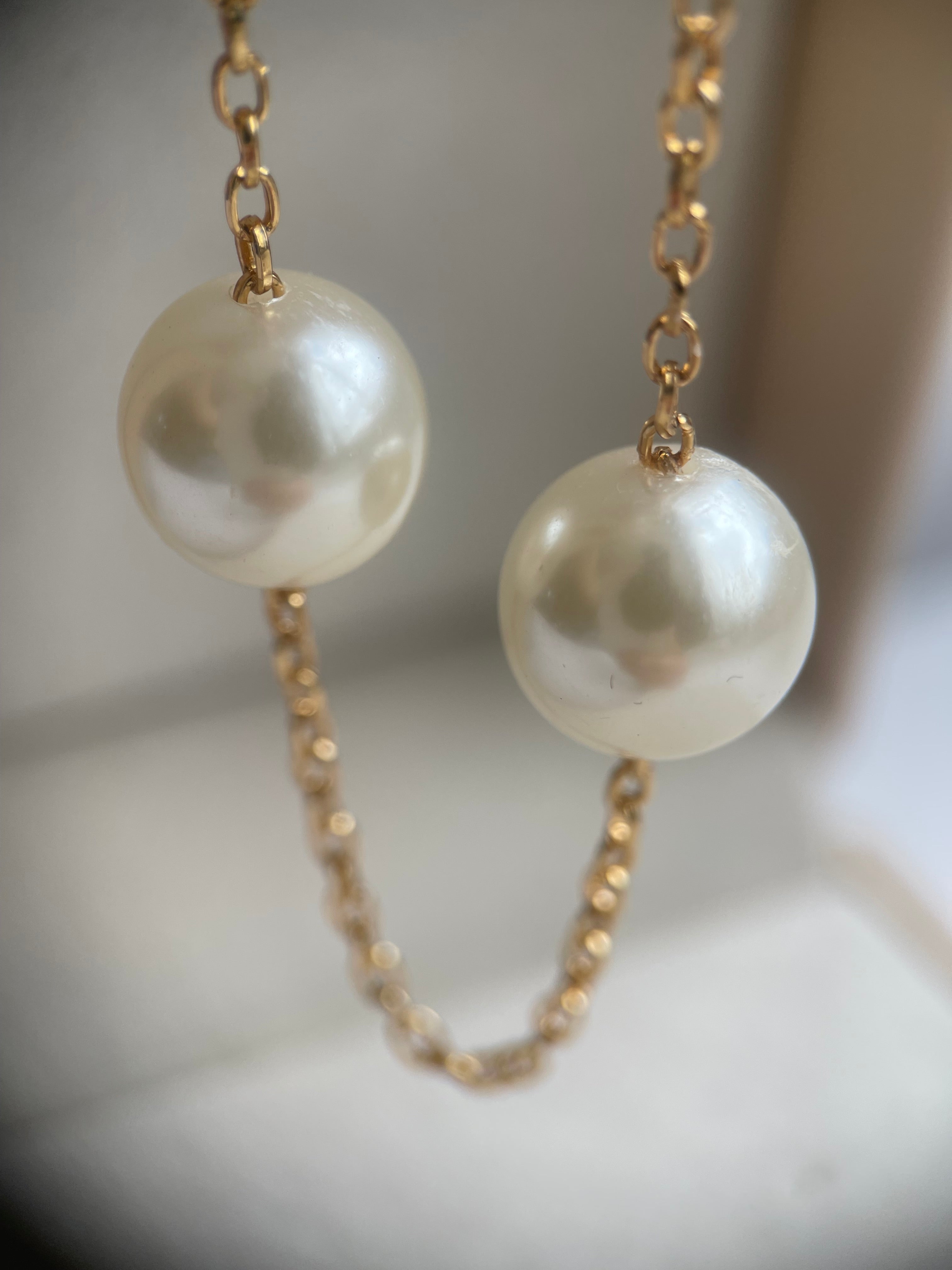 Colar longo com pérolas