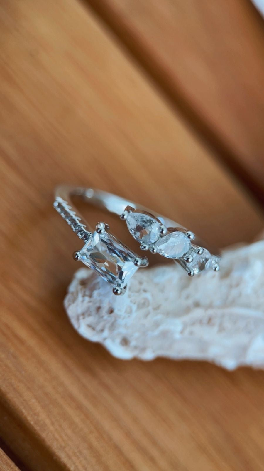 Anel multi pedras ajustável