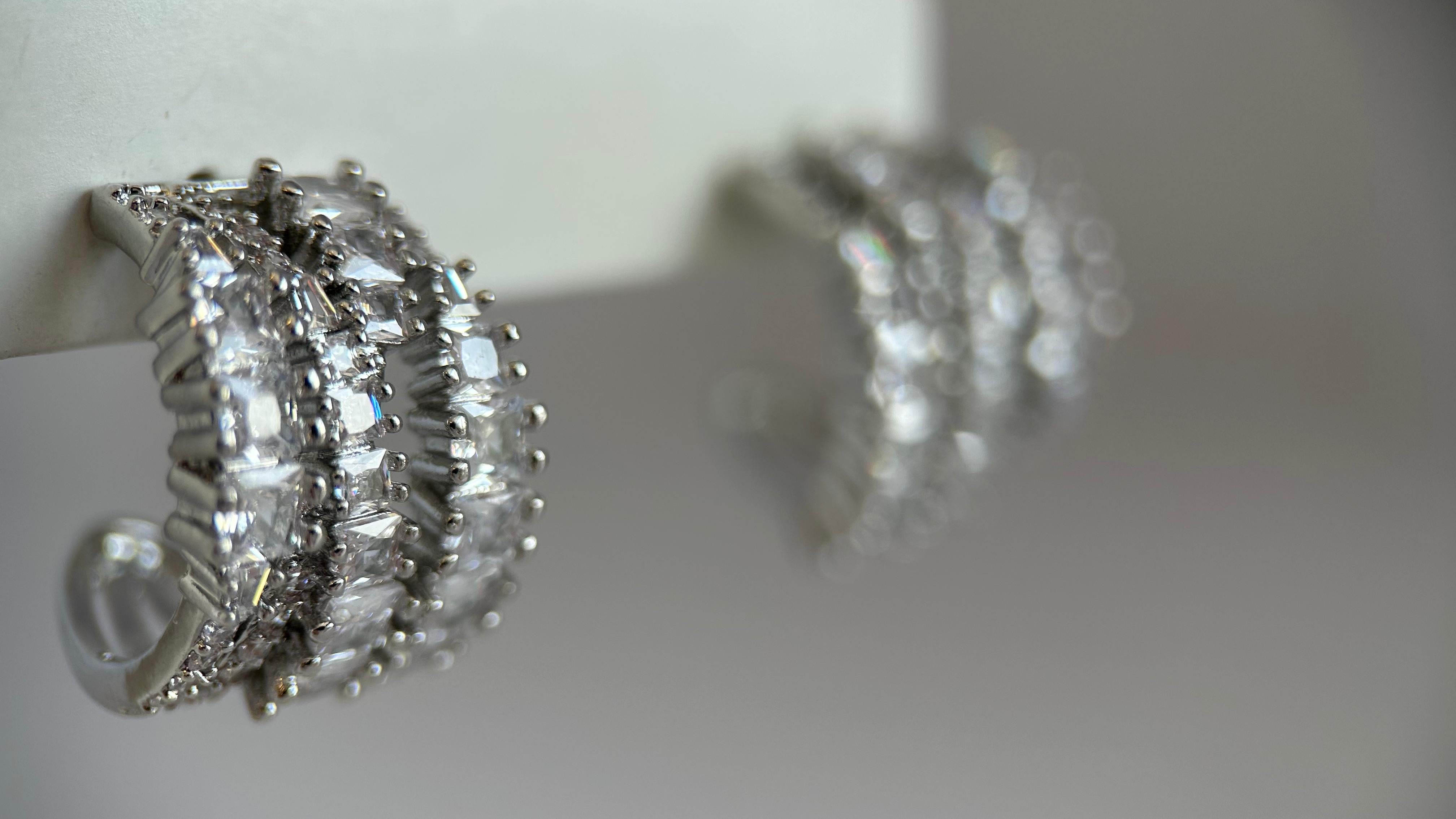 Brinco argola tripla cravejada níquel