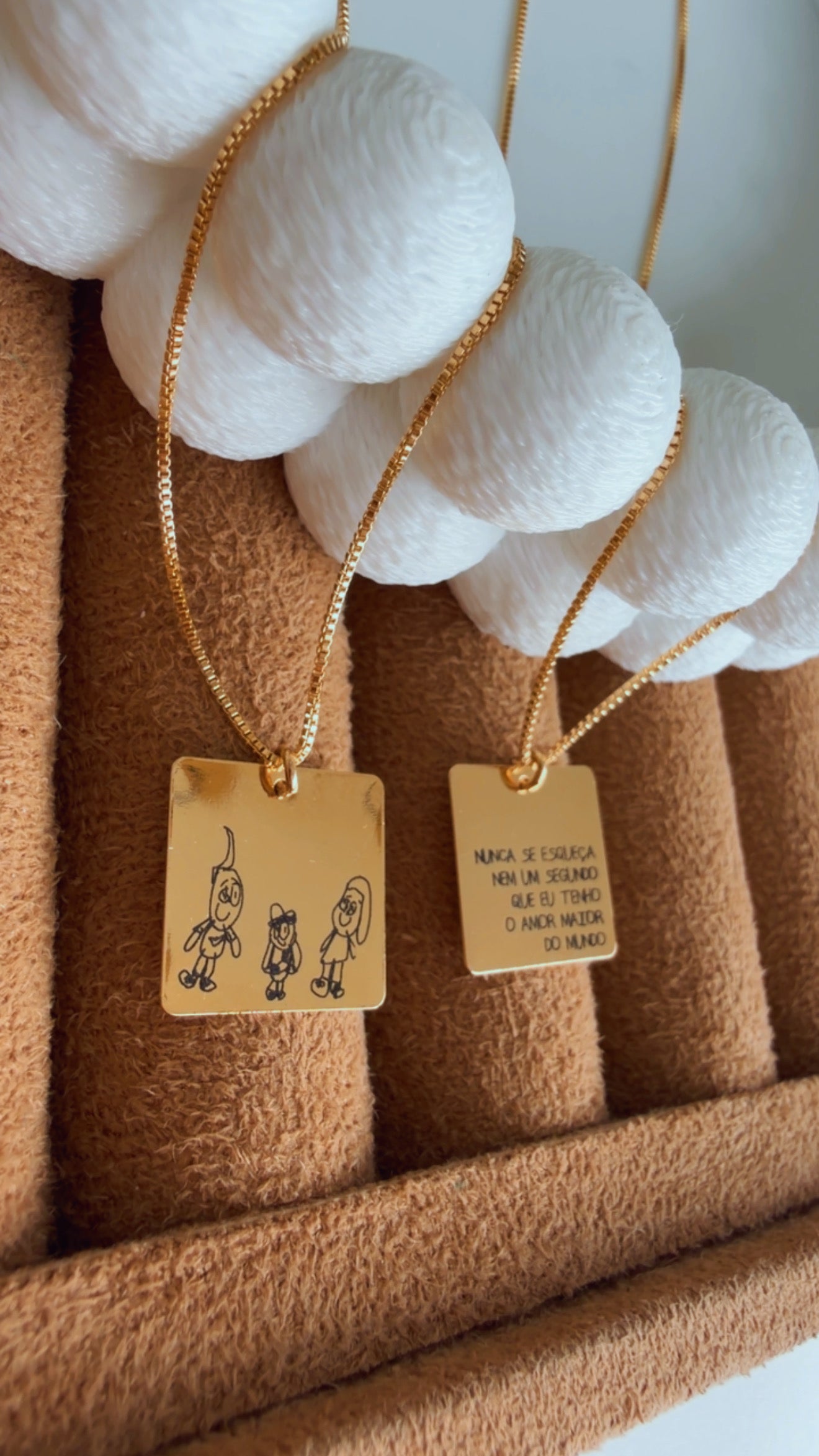 Colar placa quadrada personalizado