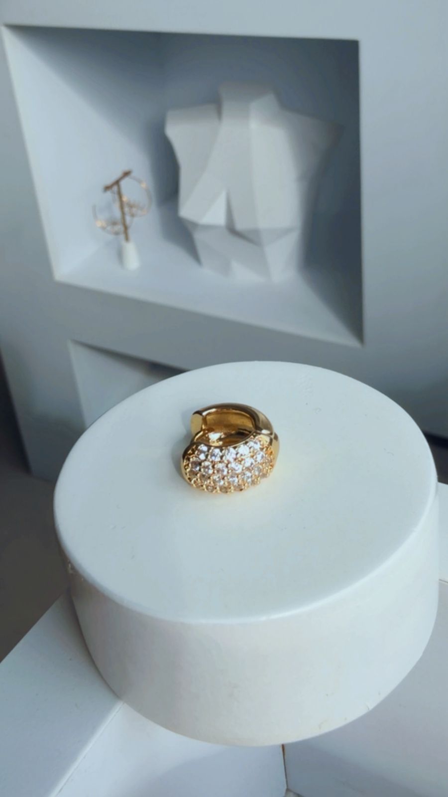 Argola removível cravejada