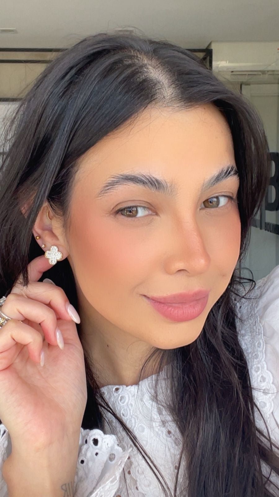 Brinco unique cravejado grande