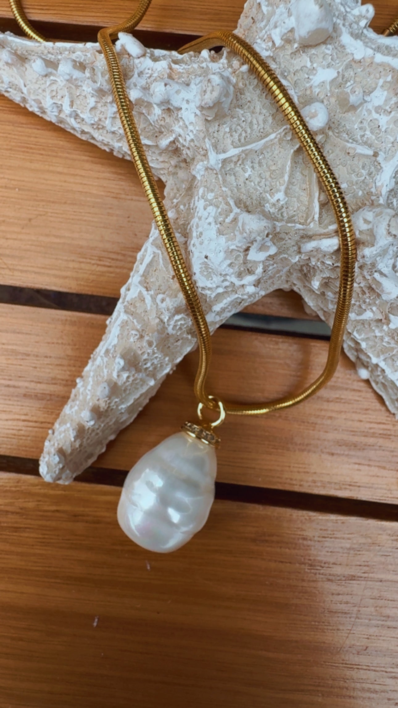 Colar gota pérola longo