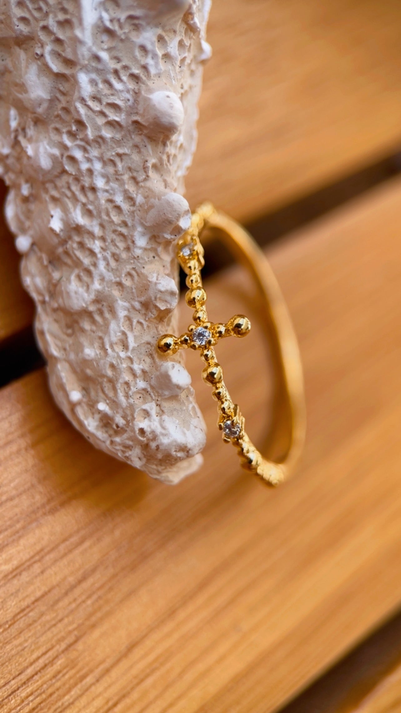 Anel mini cruz cravejado