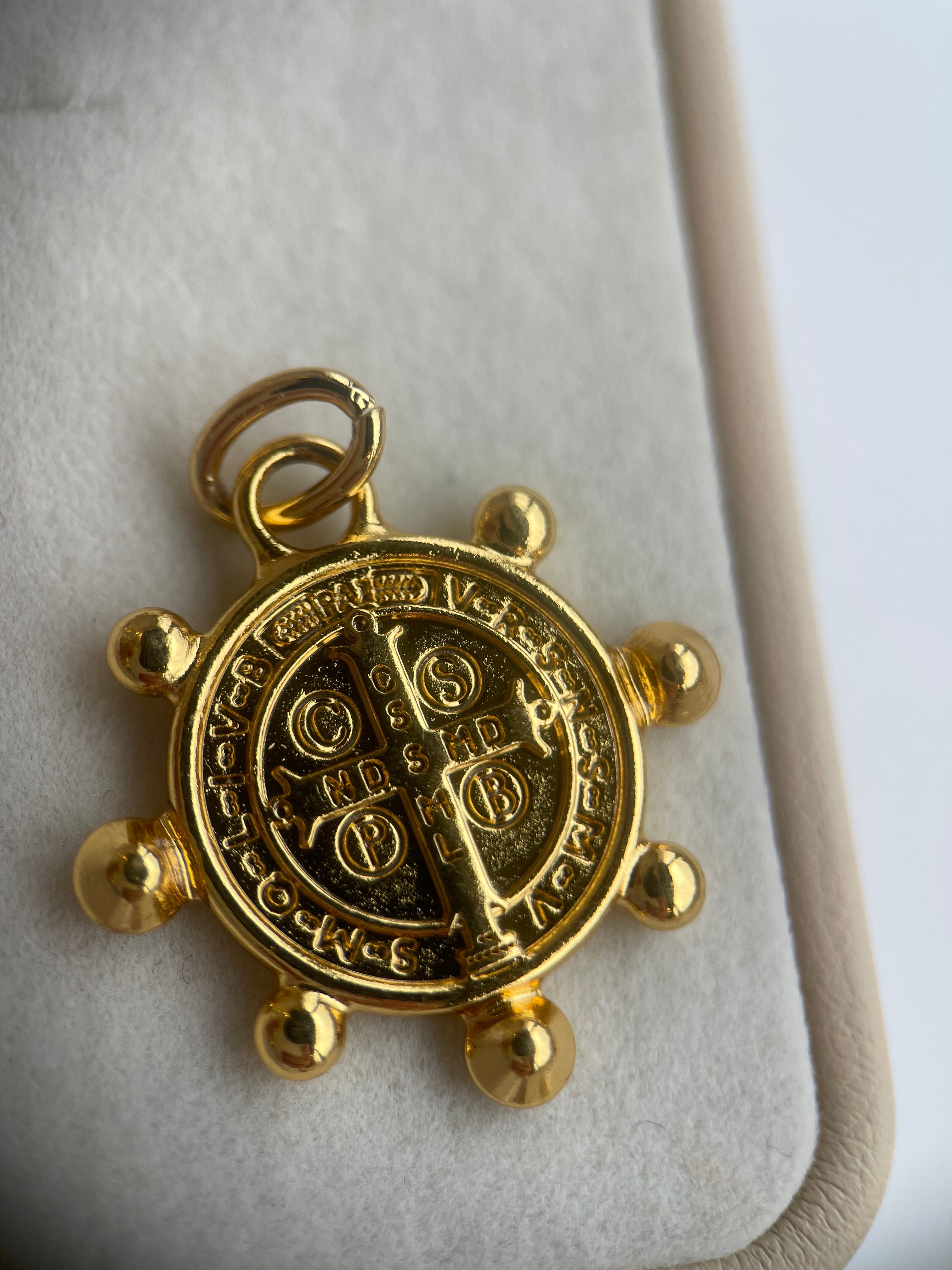 Pingentes religiosos variados