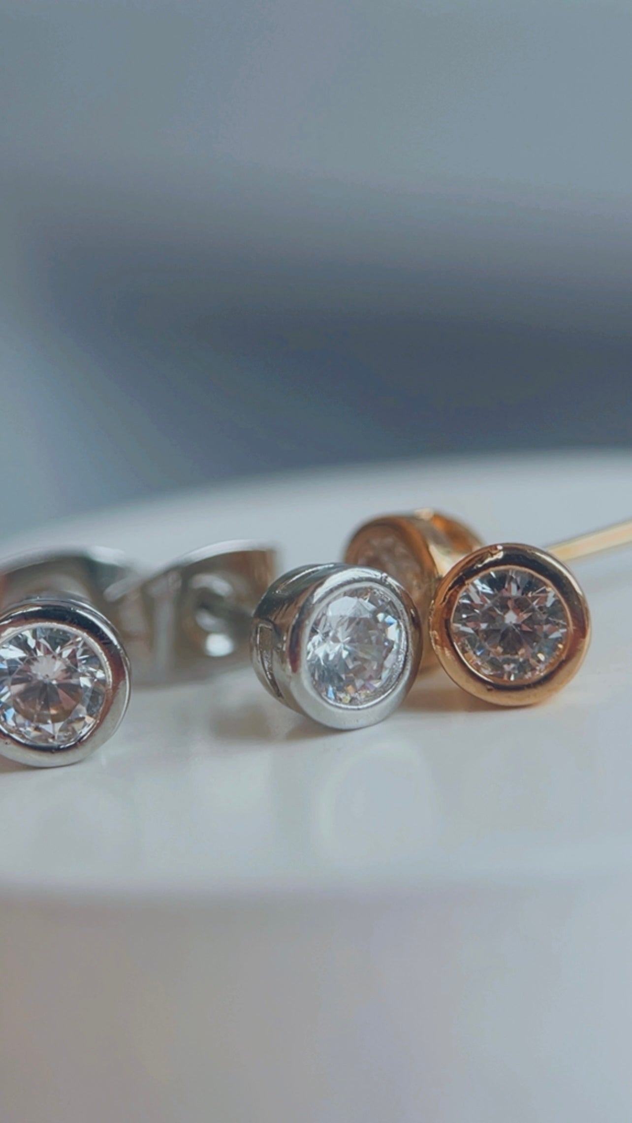 Brinco mini ponto de luz