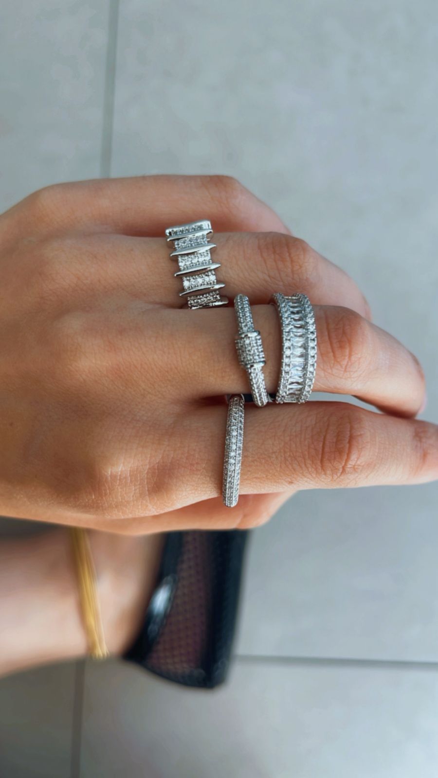 Anel meia aliança cravejada níquel