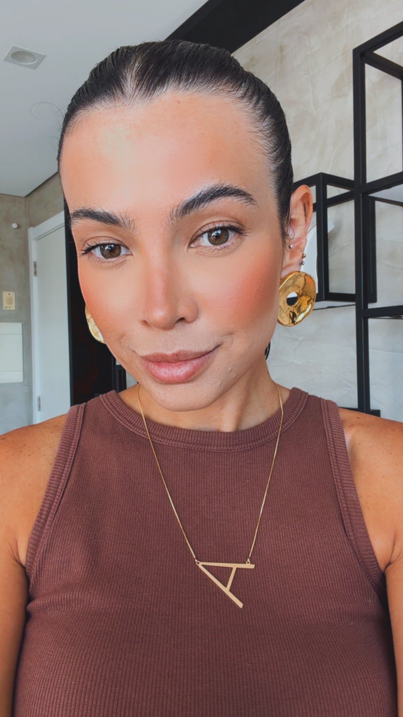 Colar letra slim grande