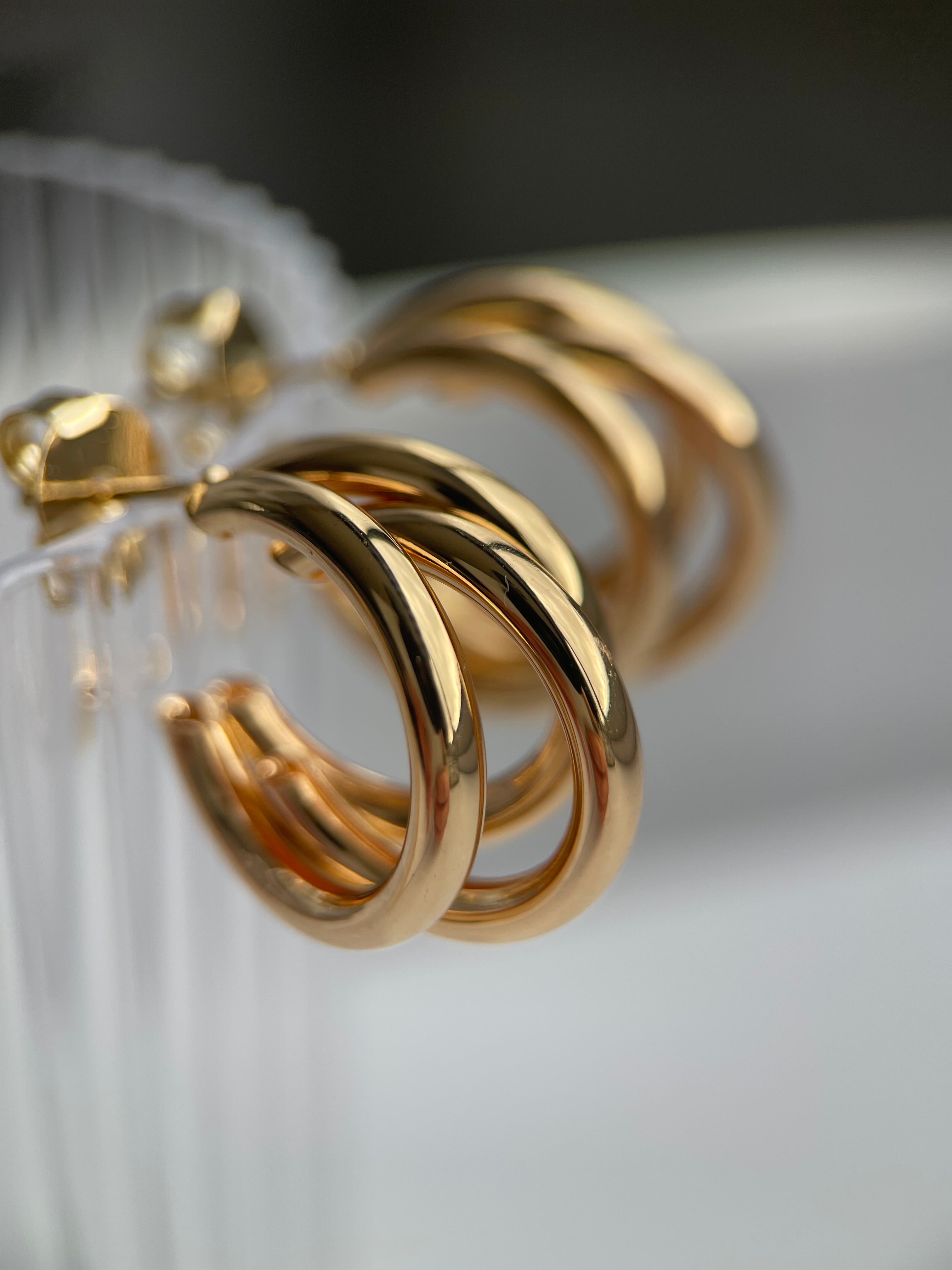 Brinco argola tripla pequena