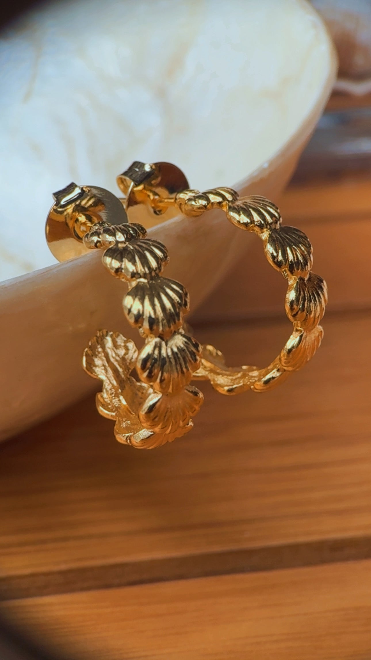 Brinco argola mini concha