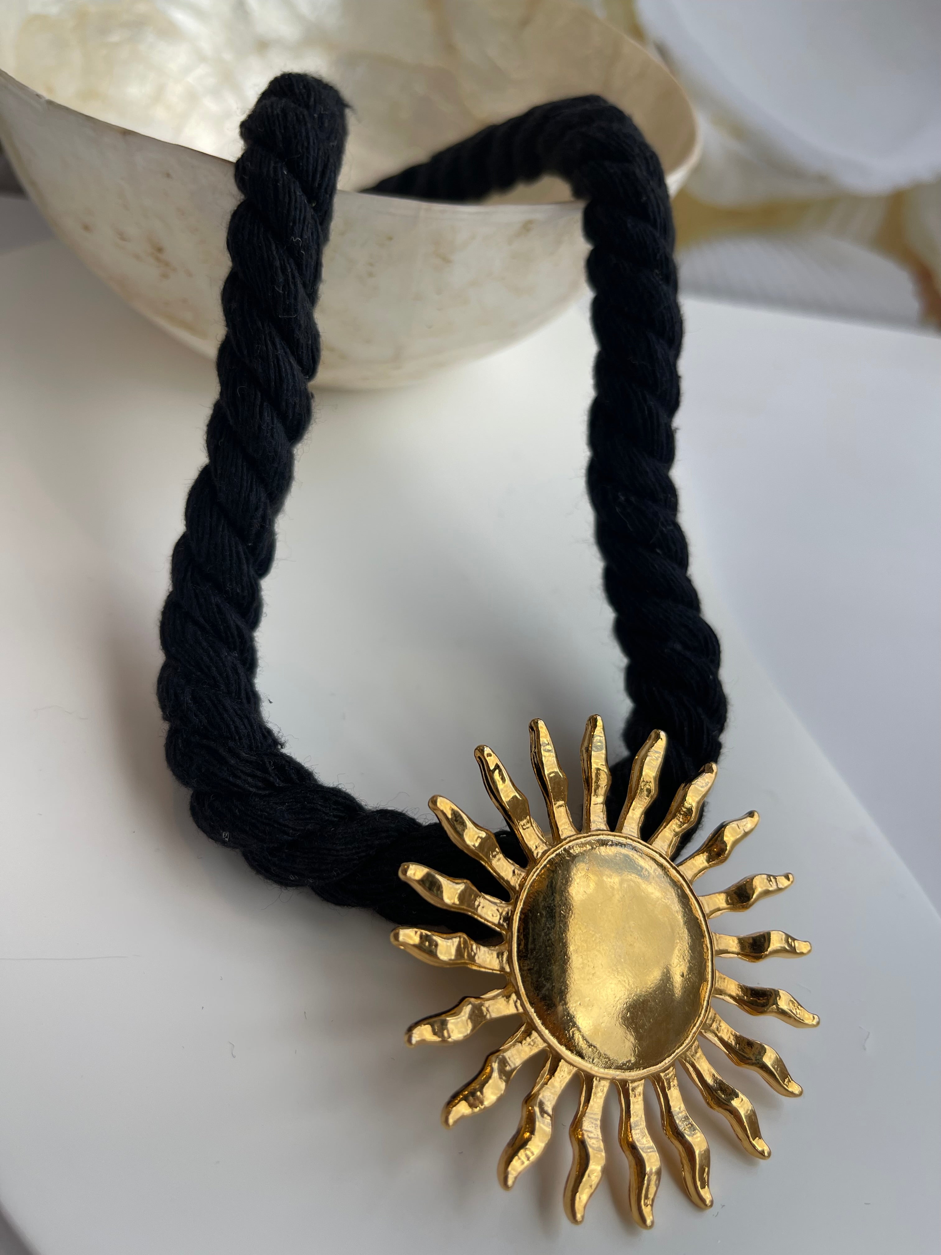 Colar cordão sol
