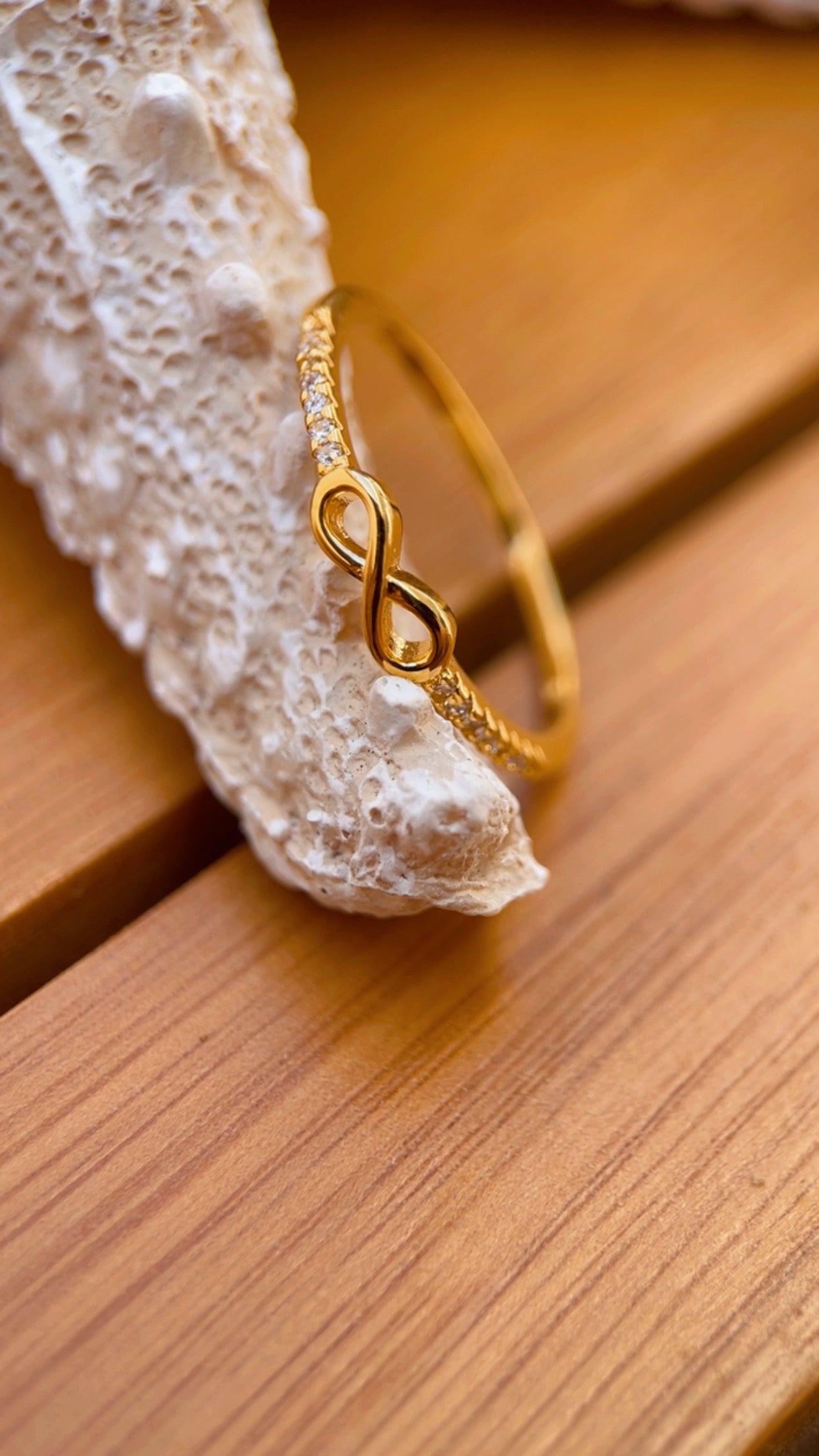 Anel infinito cravejado