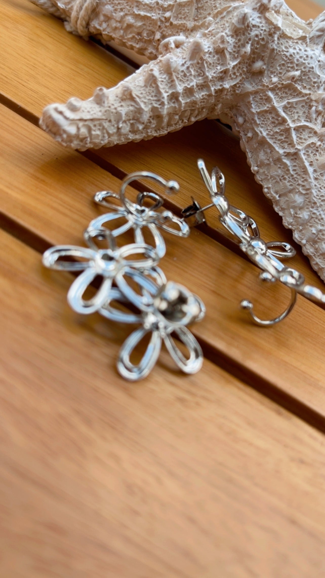 Brinco flora ear cuff níquel