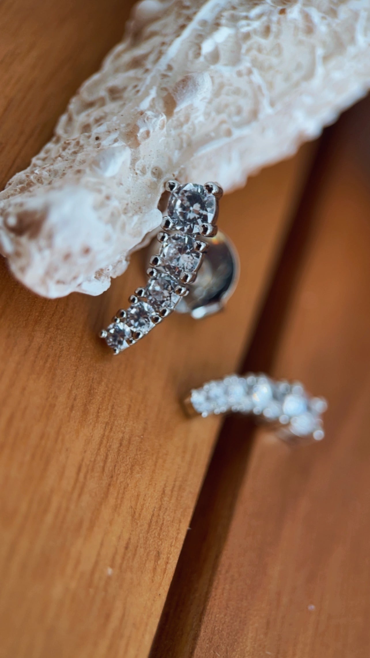 Brinco constelar 4 pontas níquel