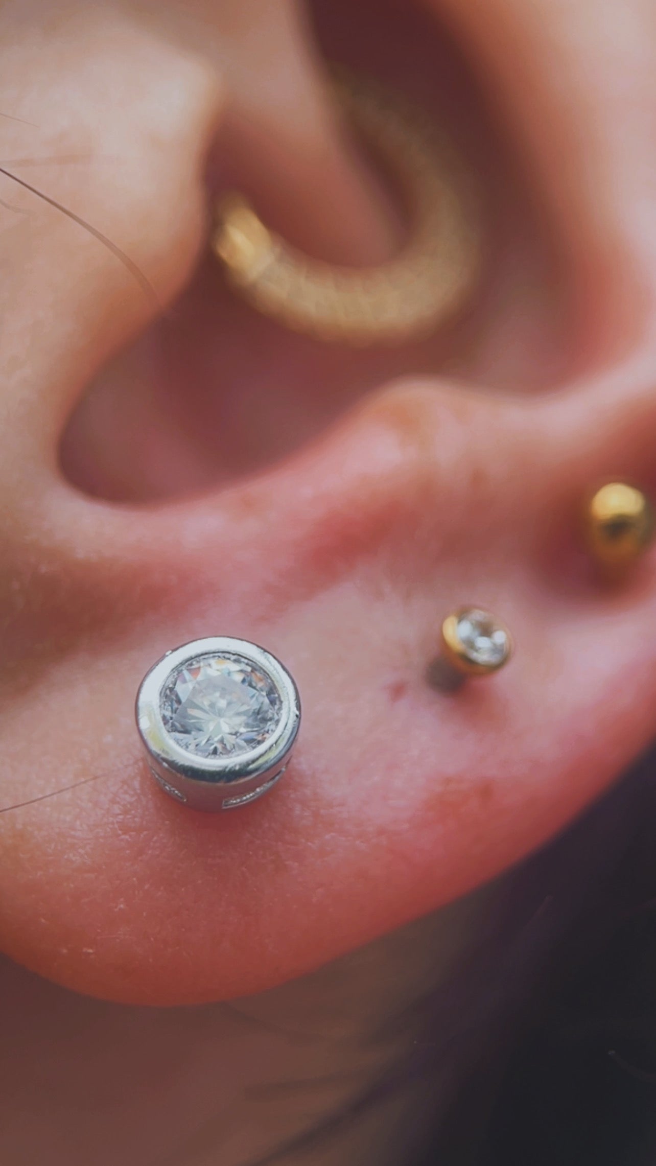 Brinco mini ponto de luz