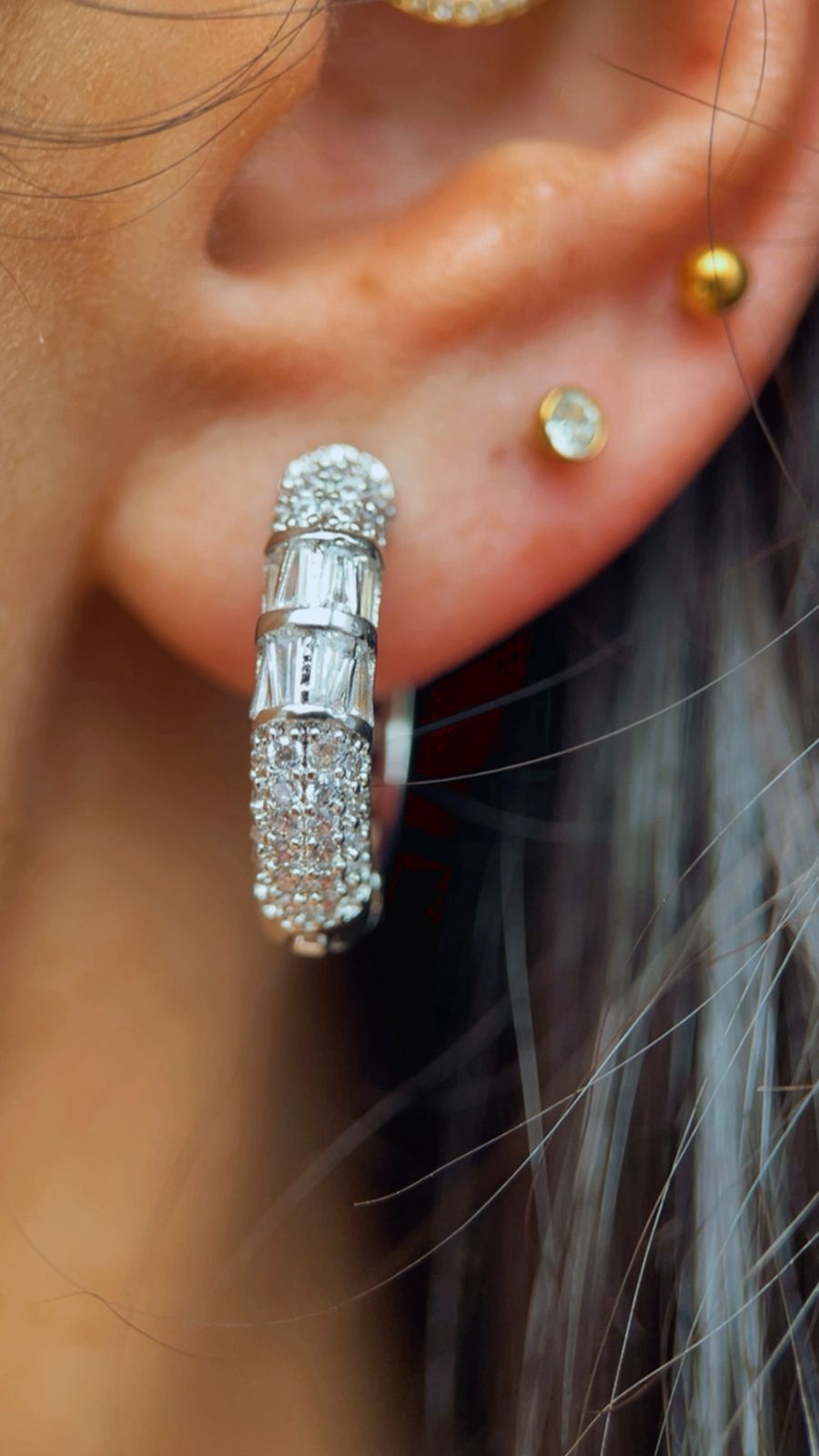 Brinco argola baguete níquel