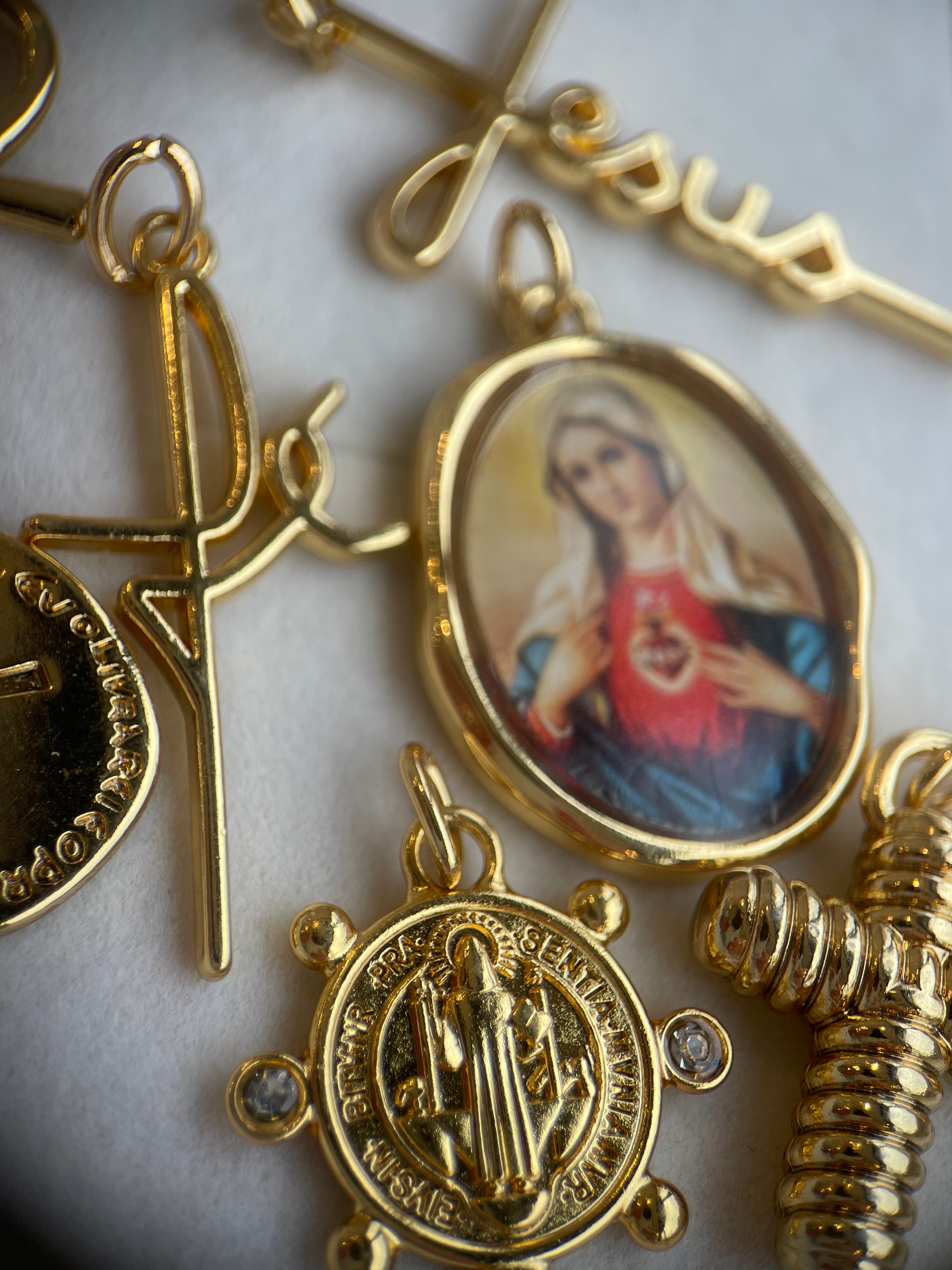 Pingentes religiosos variados