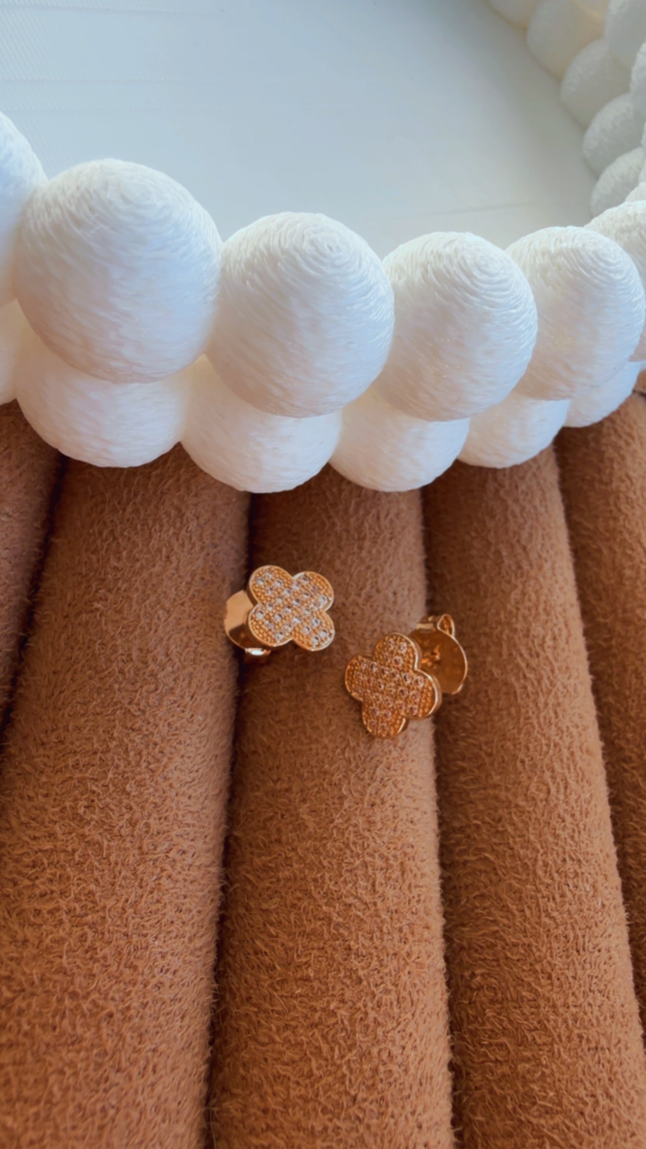 Brinco unique M cravejado