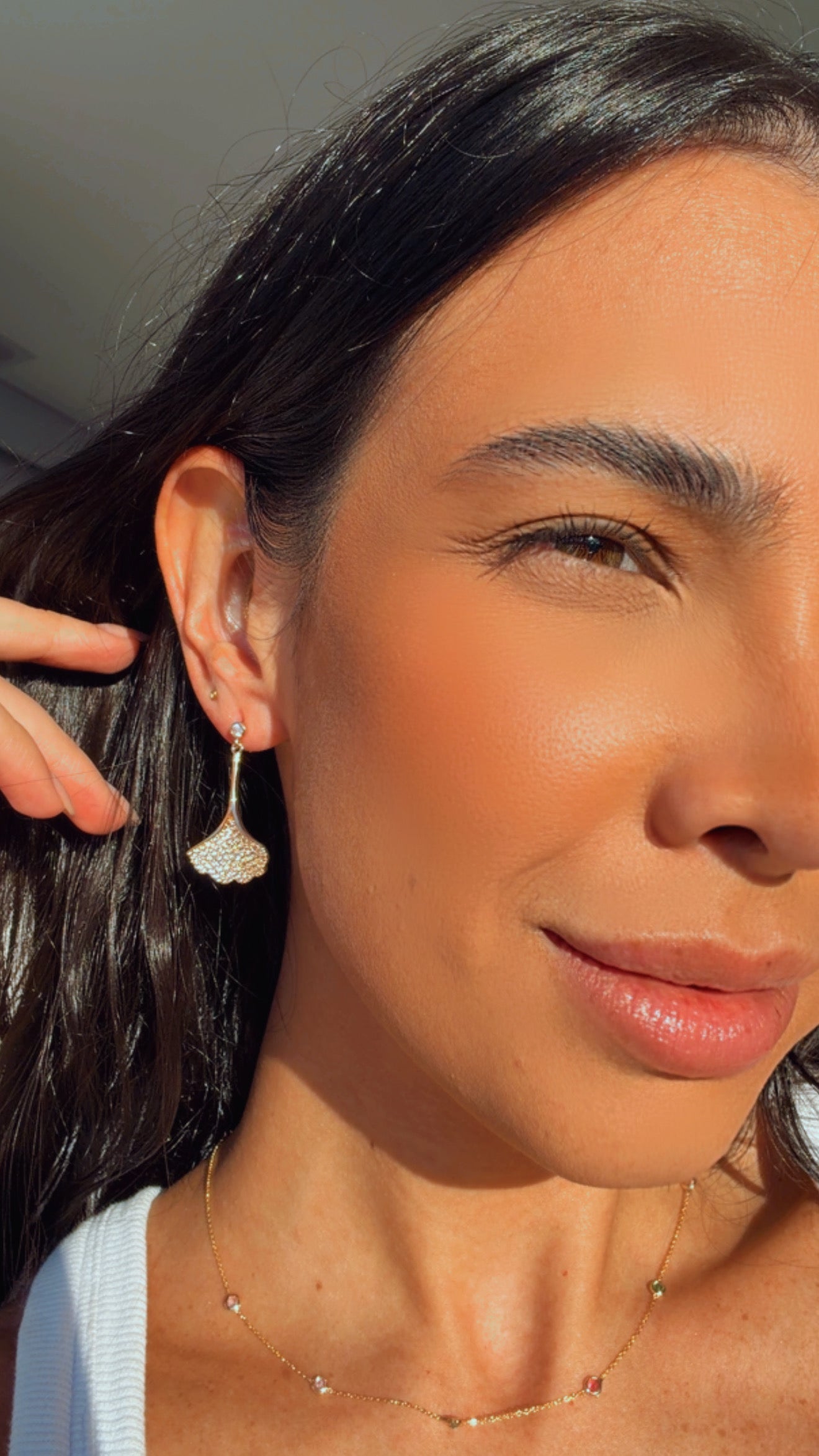 Brinco pendulo ginkgo cravejo