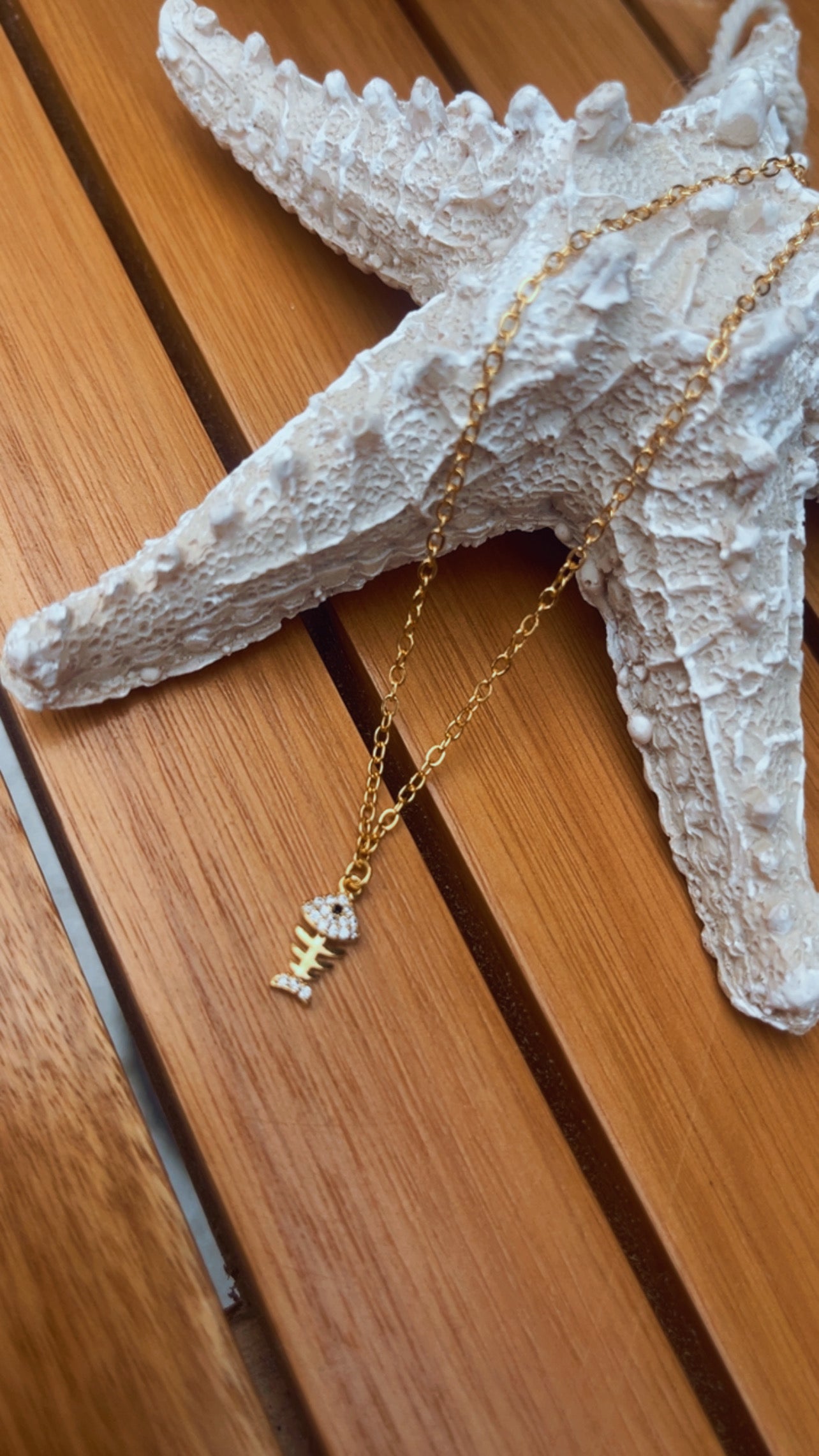 Tornozeleira mini peixe cravejado