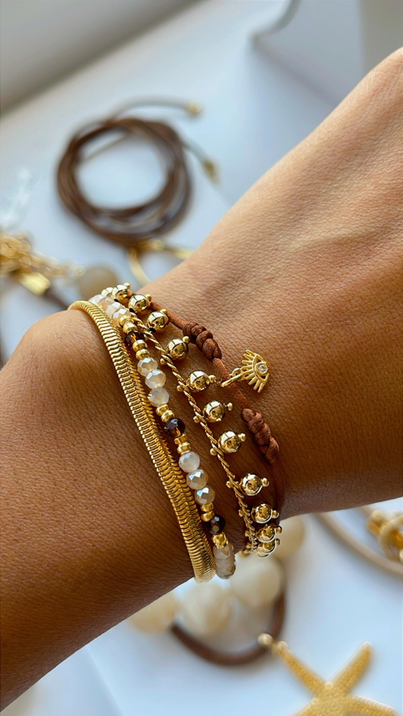 Pulseira nó fio de seda marrom