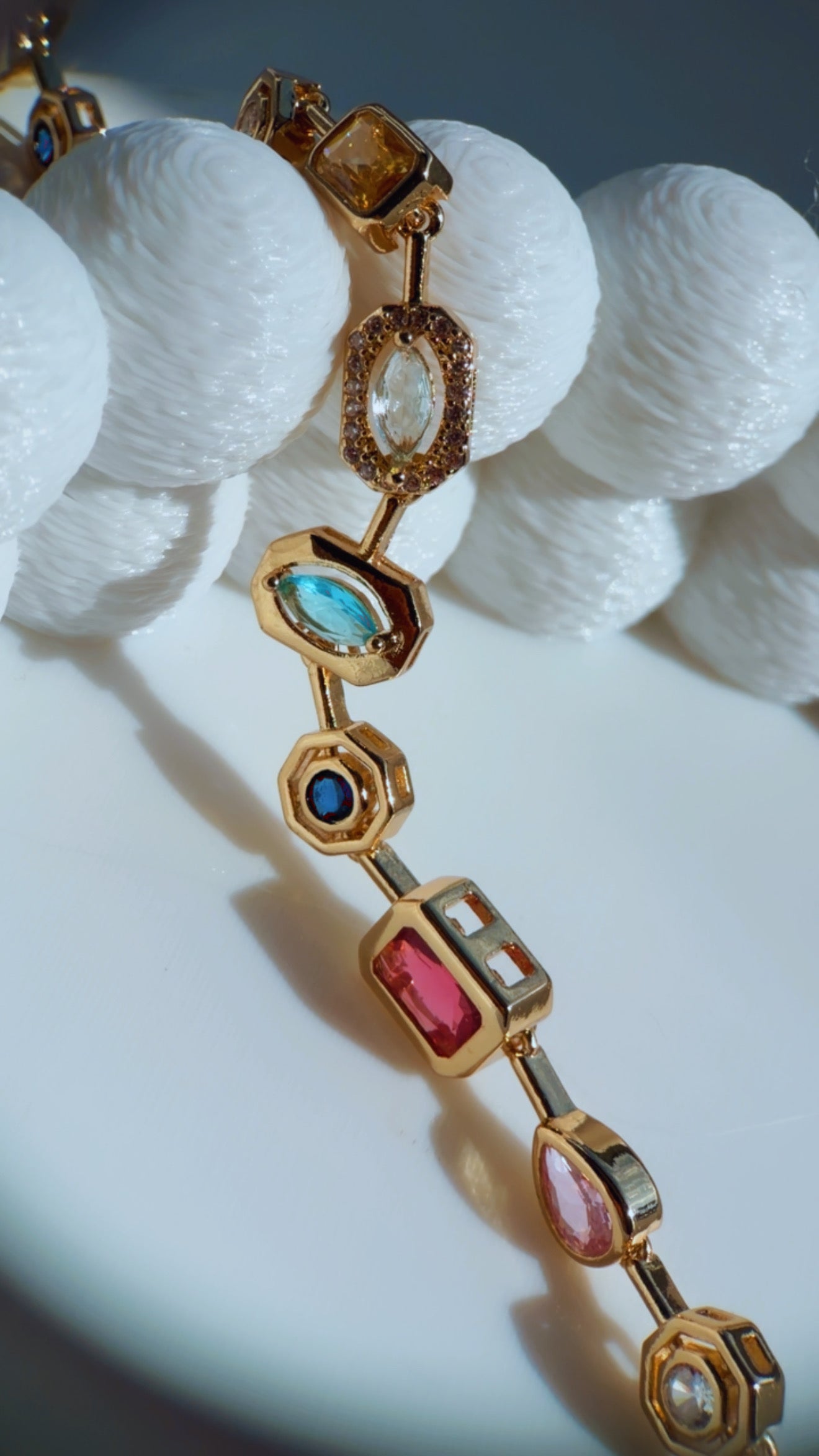 Pulseira pedras color ouro