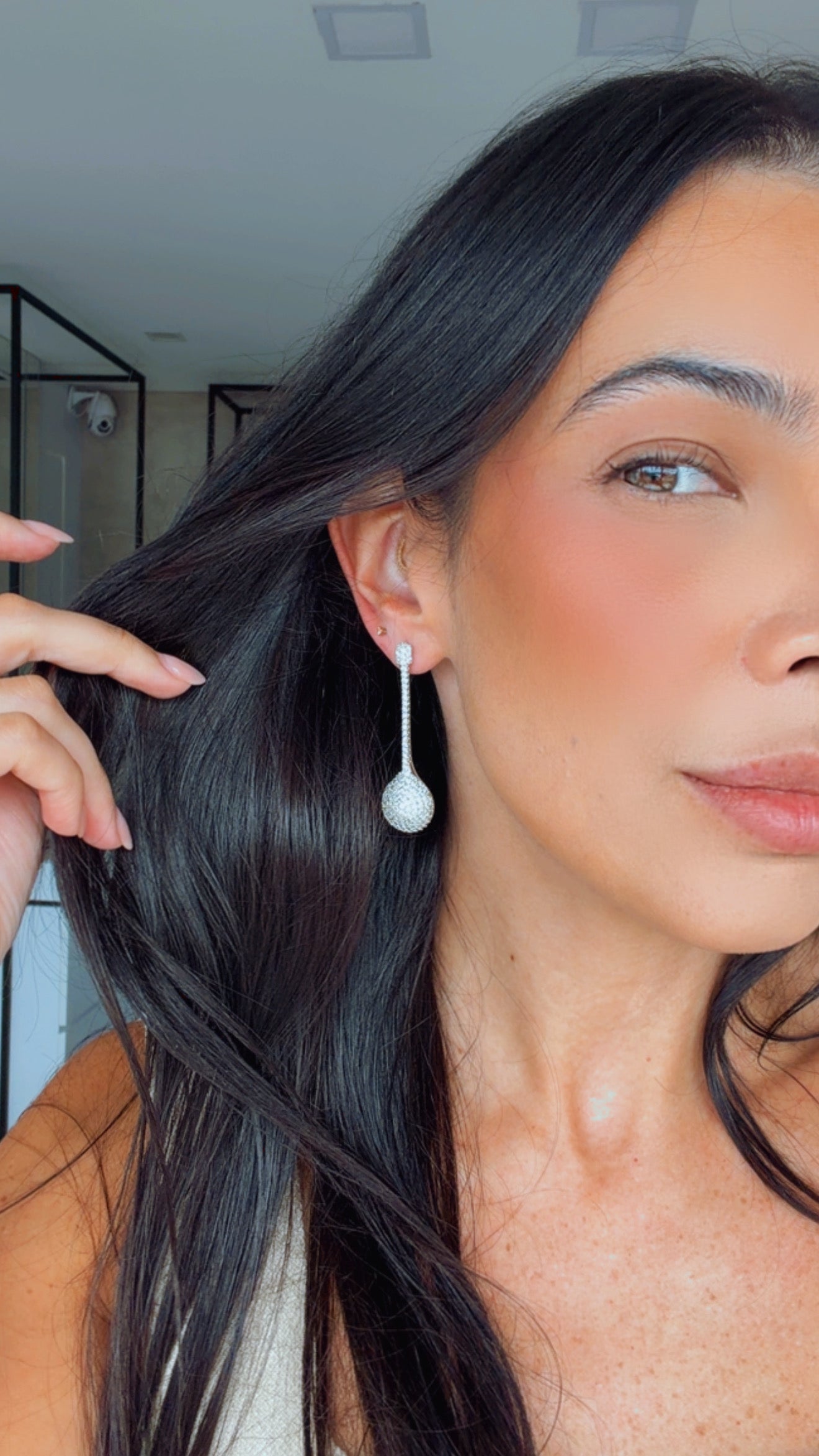 Brinco pingo cravejado niquel