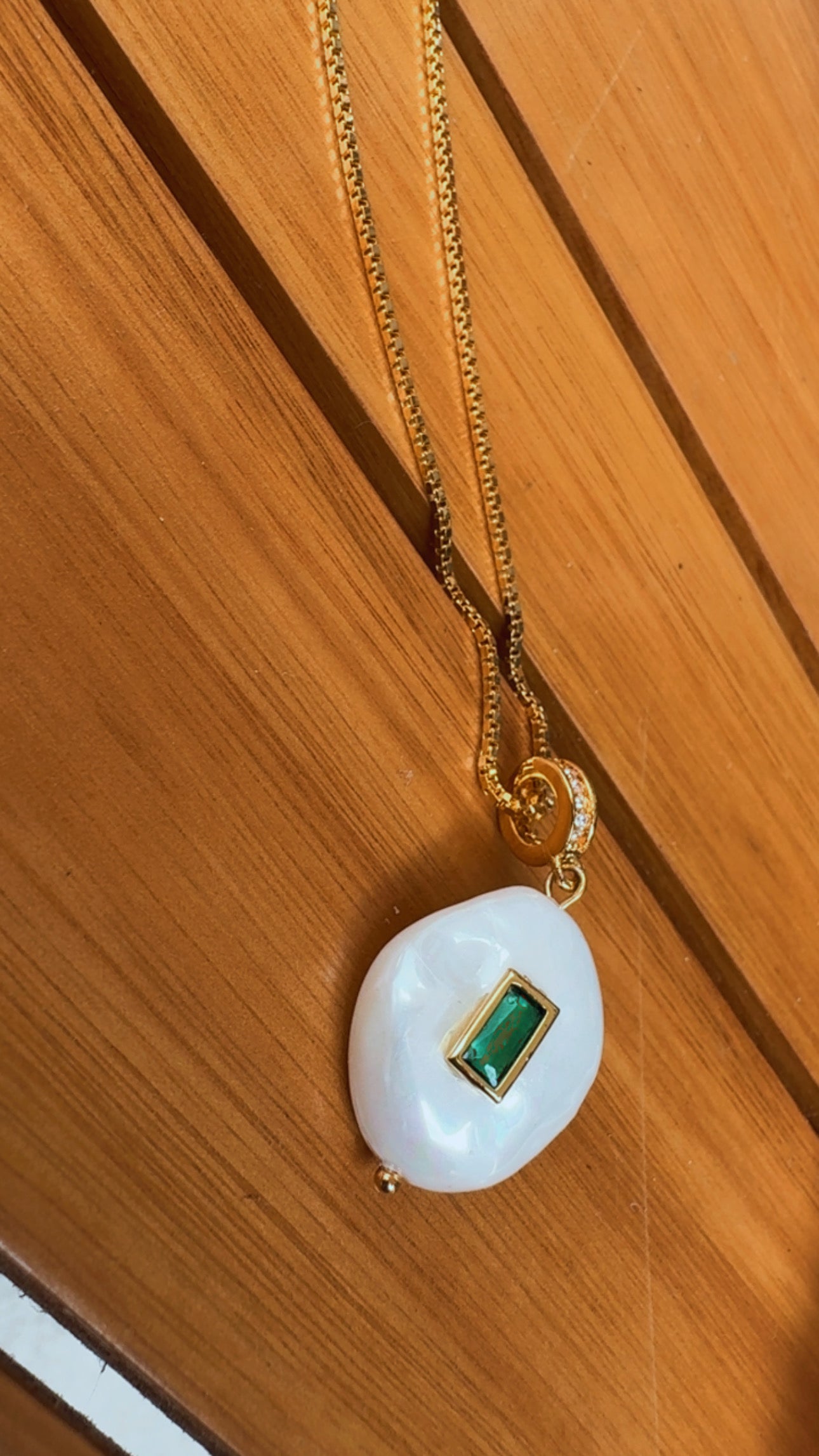 Colar one perola cristal verde