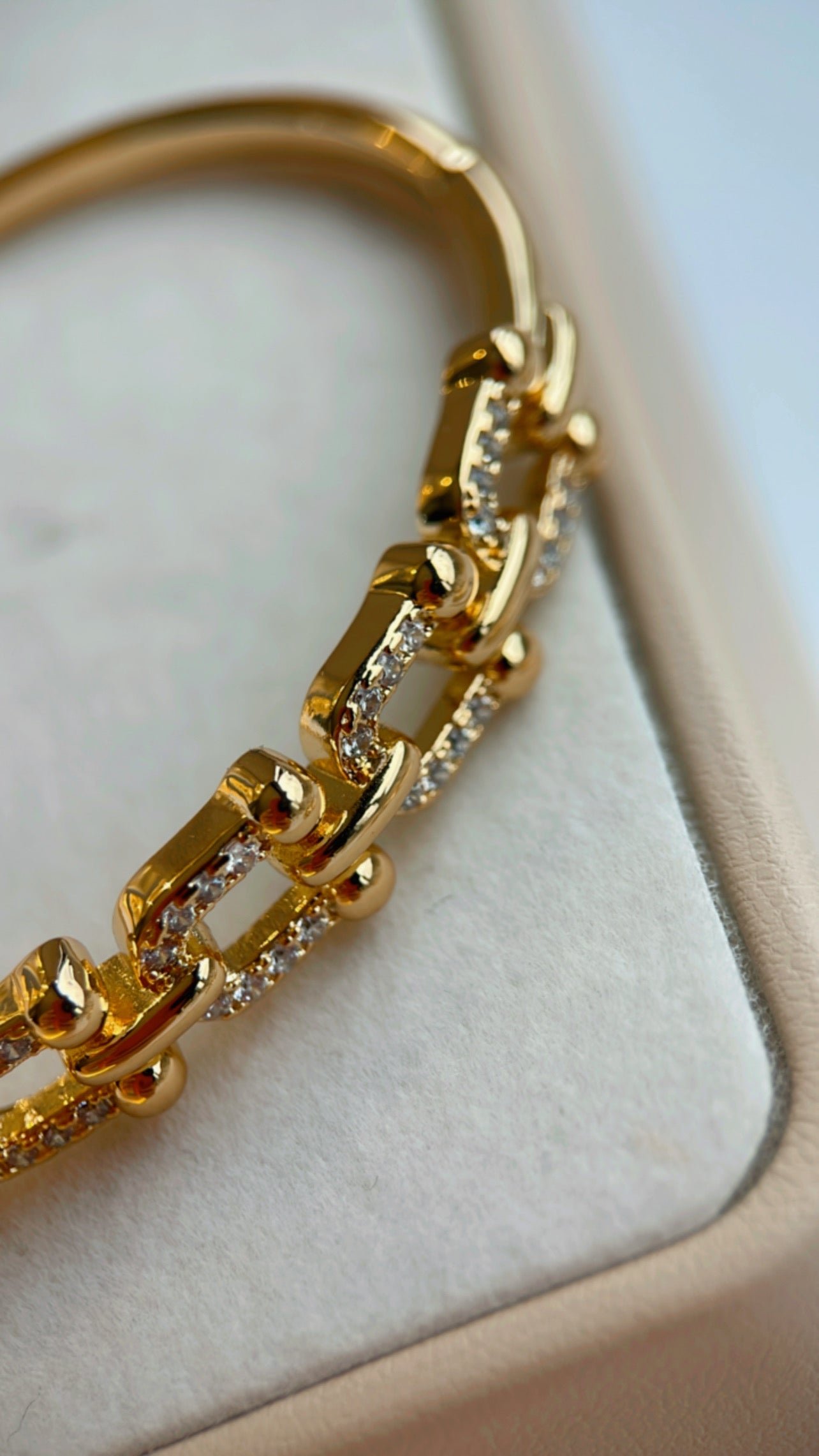Pulseira bracelete Constanza cravejado