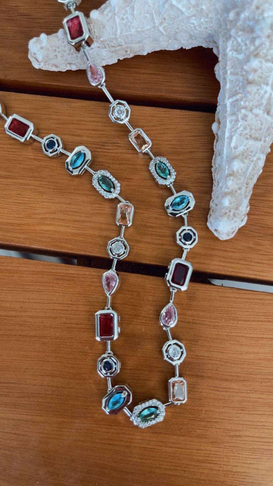 Colar pedras color níquel