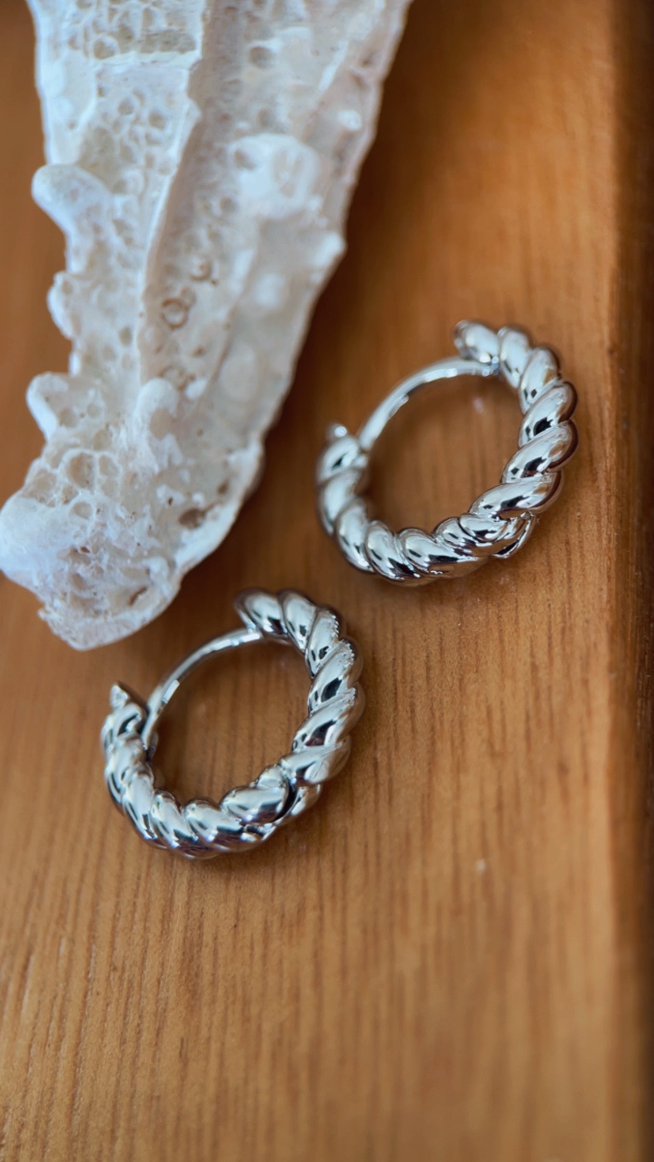 Brinco argola mini croissant níquel