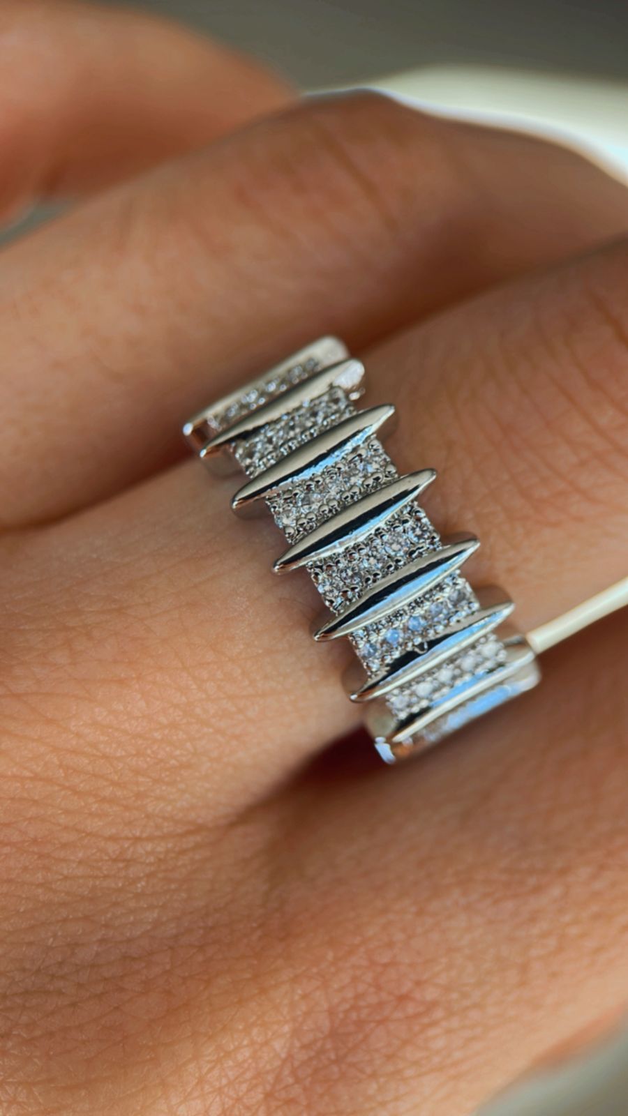 Anel linea cravejado níquel