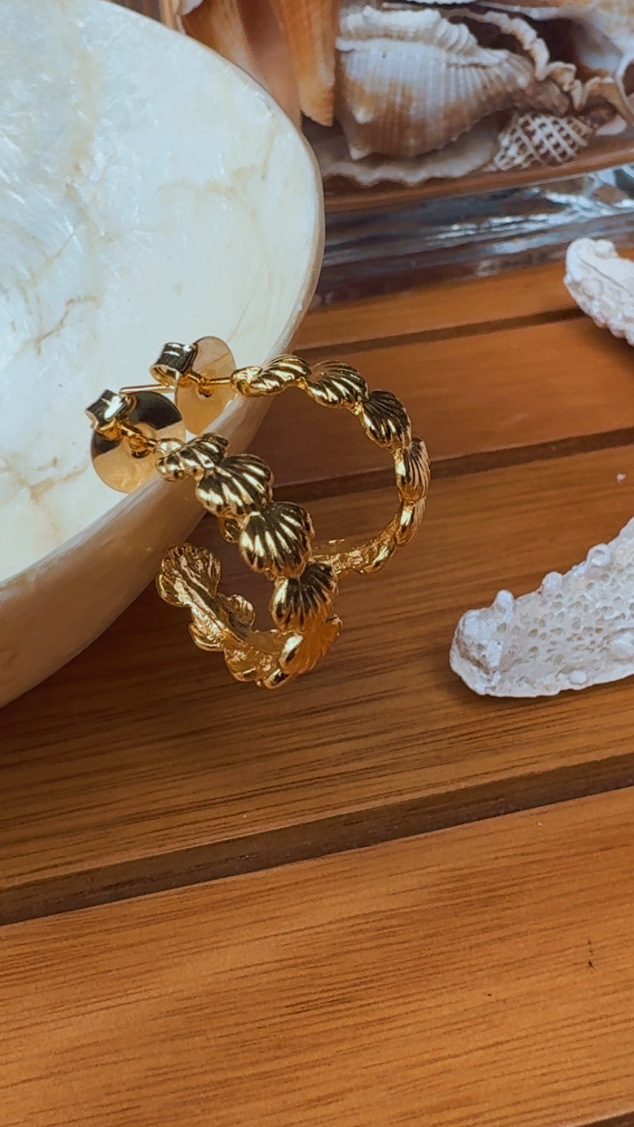 Brinco argola mini concha